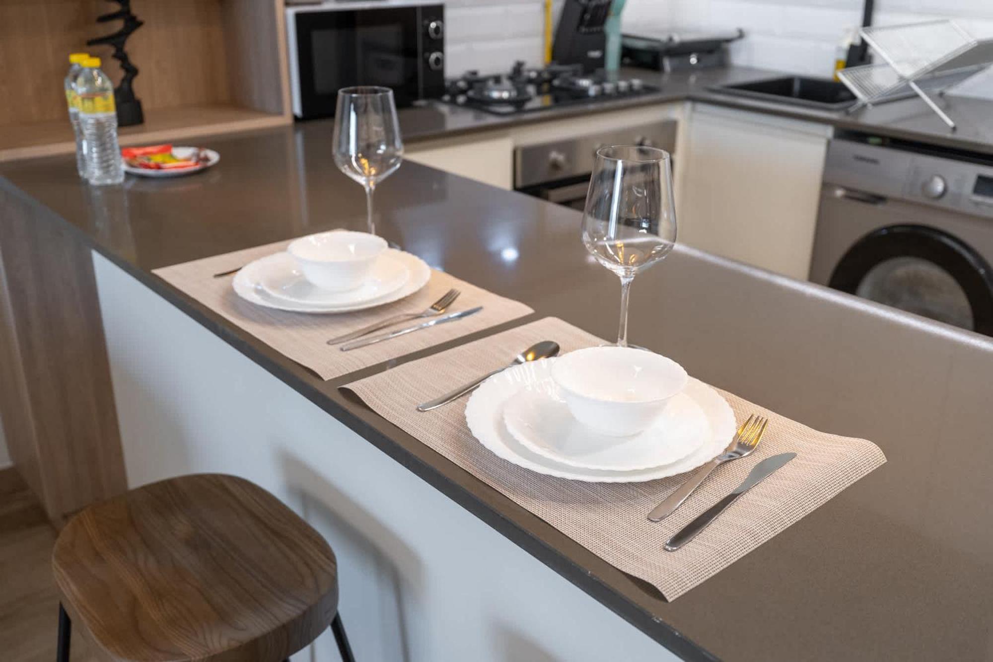 Bright & Airy Perfect For 2 In Jvc Appartement