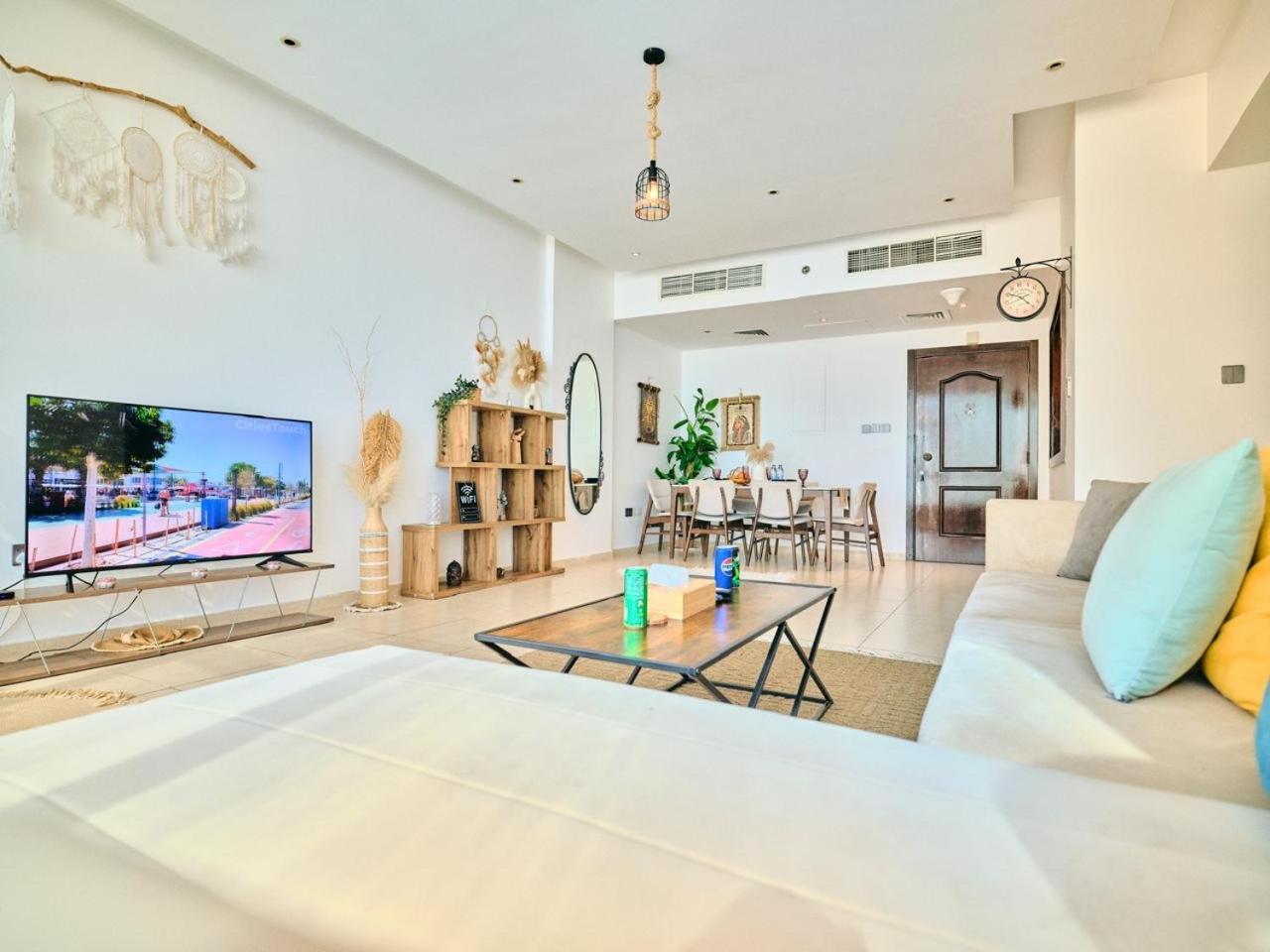 Wonderful Two Bed With Full Marina View Appartamento