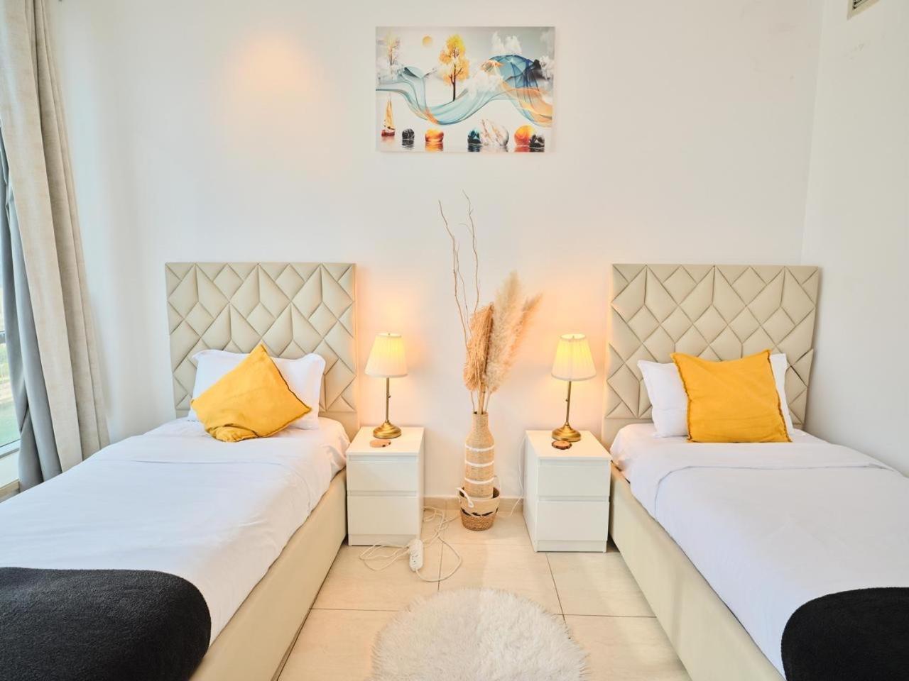 Wonderful Two Bed With Full Marina View Appartamento