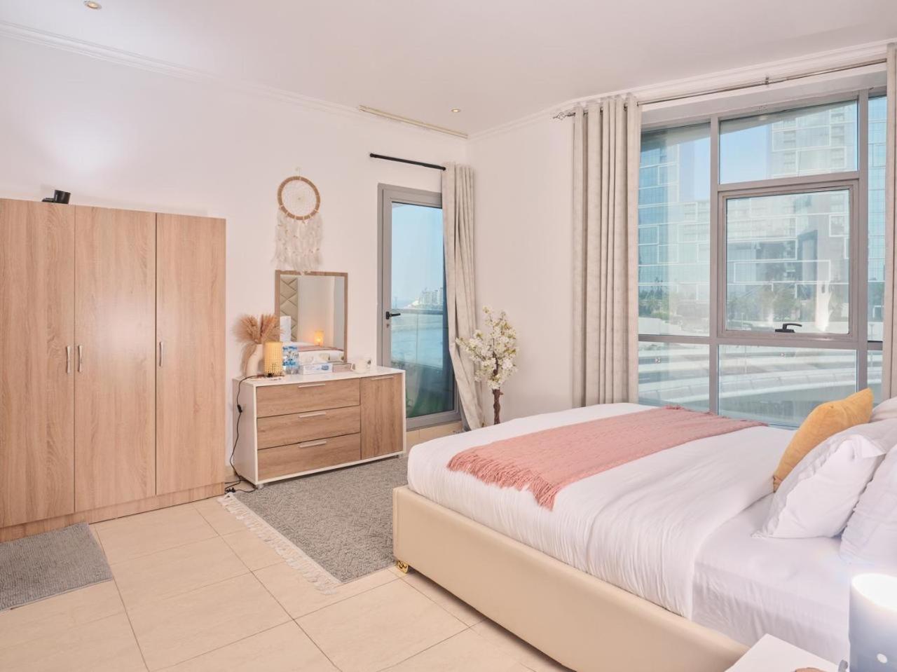 Appartamento Wonderful Two Bed With Full Marina View Dubai