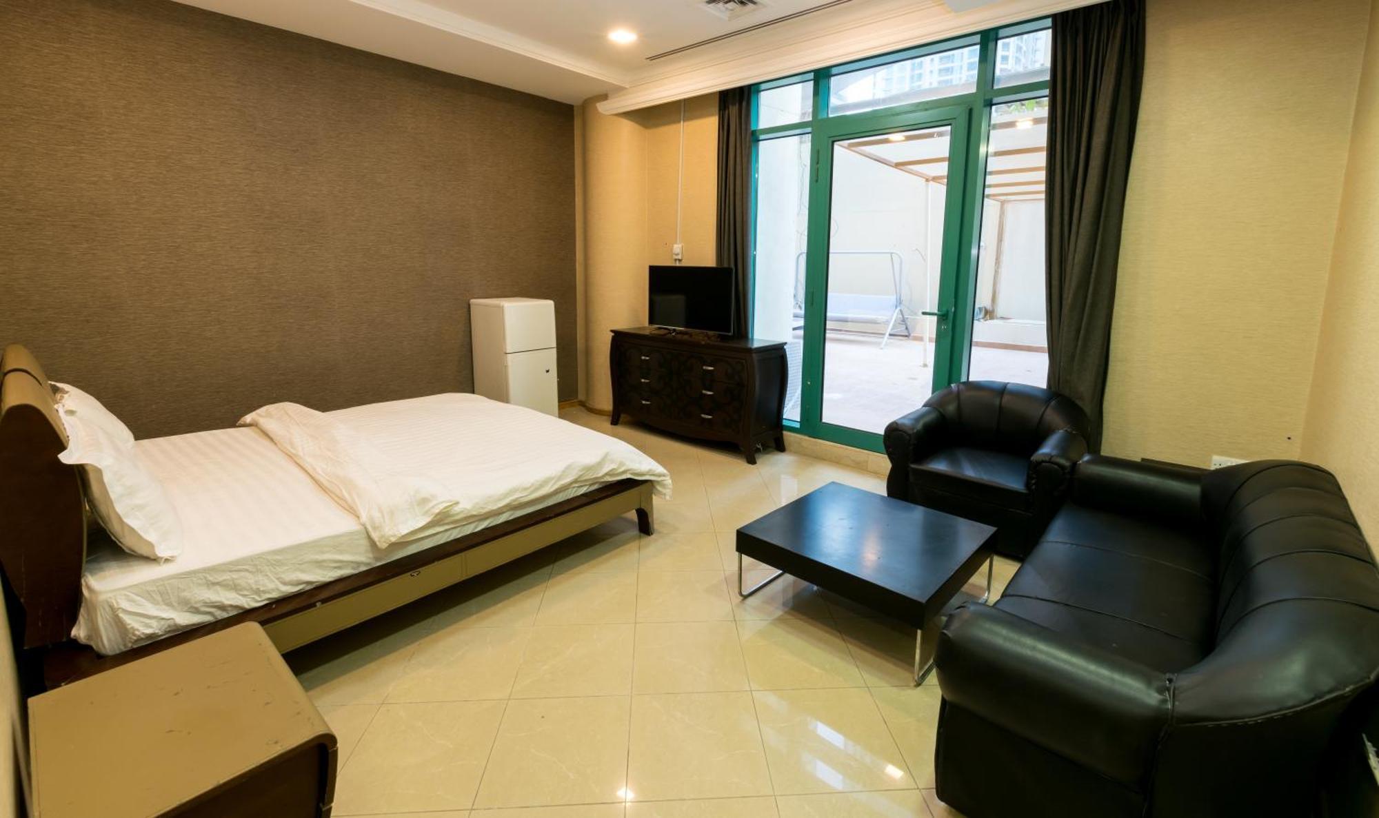 Gazde/Camere de închiriat Nice Budget And Bed Space For 