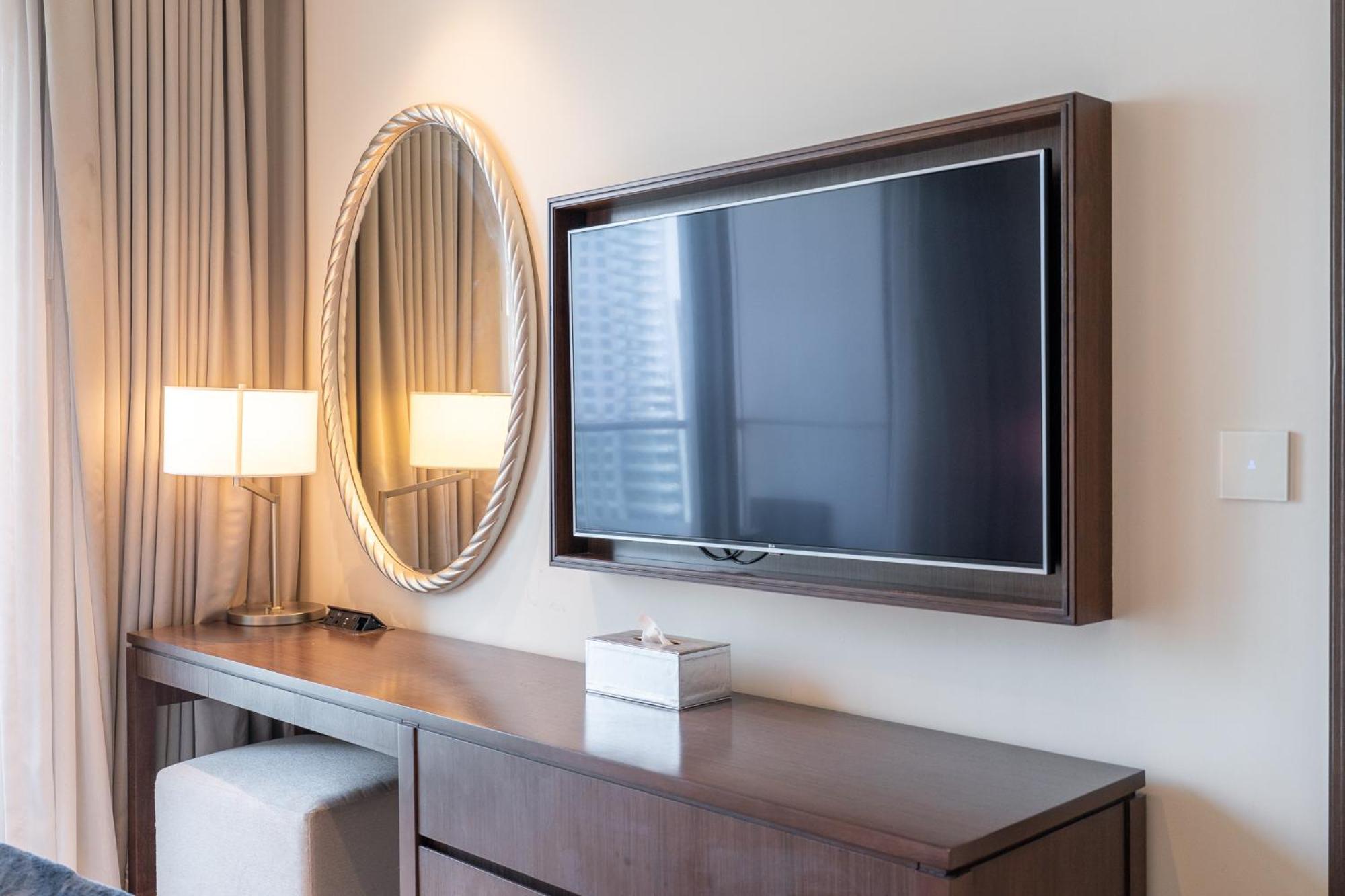 Downtown Elegance - 1br With Unmatched Burj Khalifa Views Appartement Dubaï