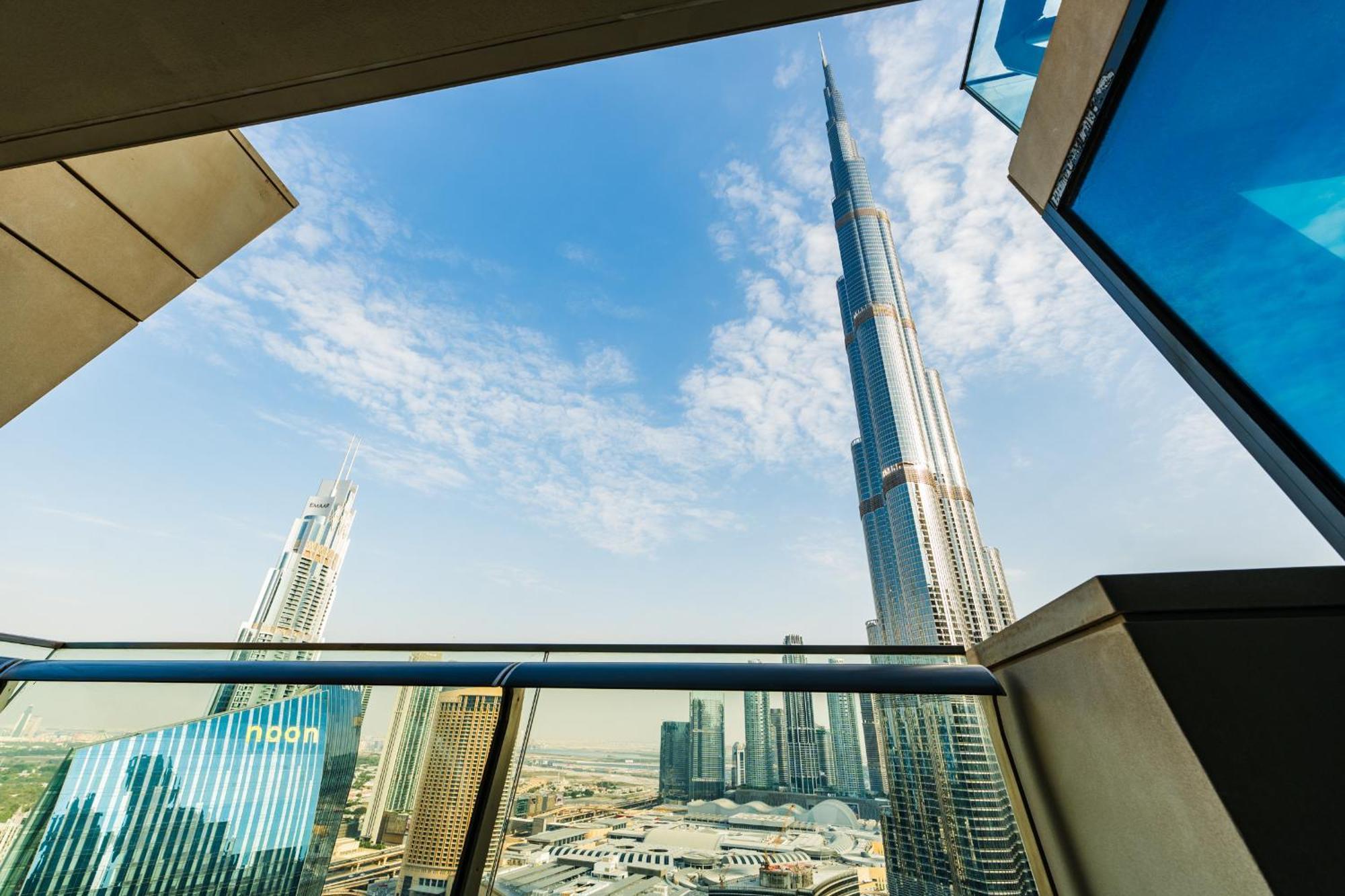 3 Bed With Full Burj Khalifa View In Burj Vista By Appartement *