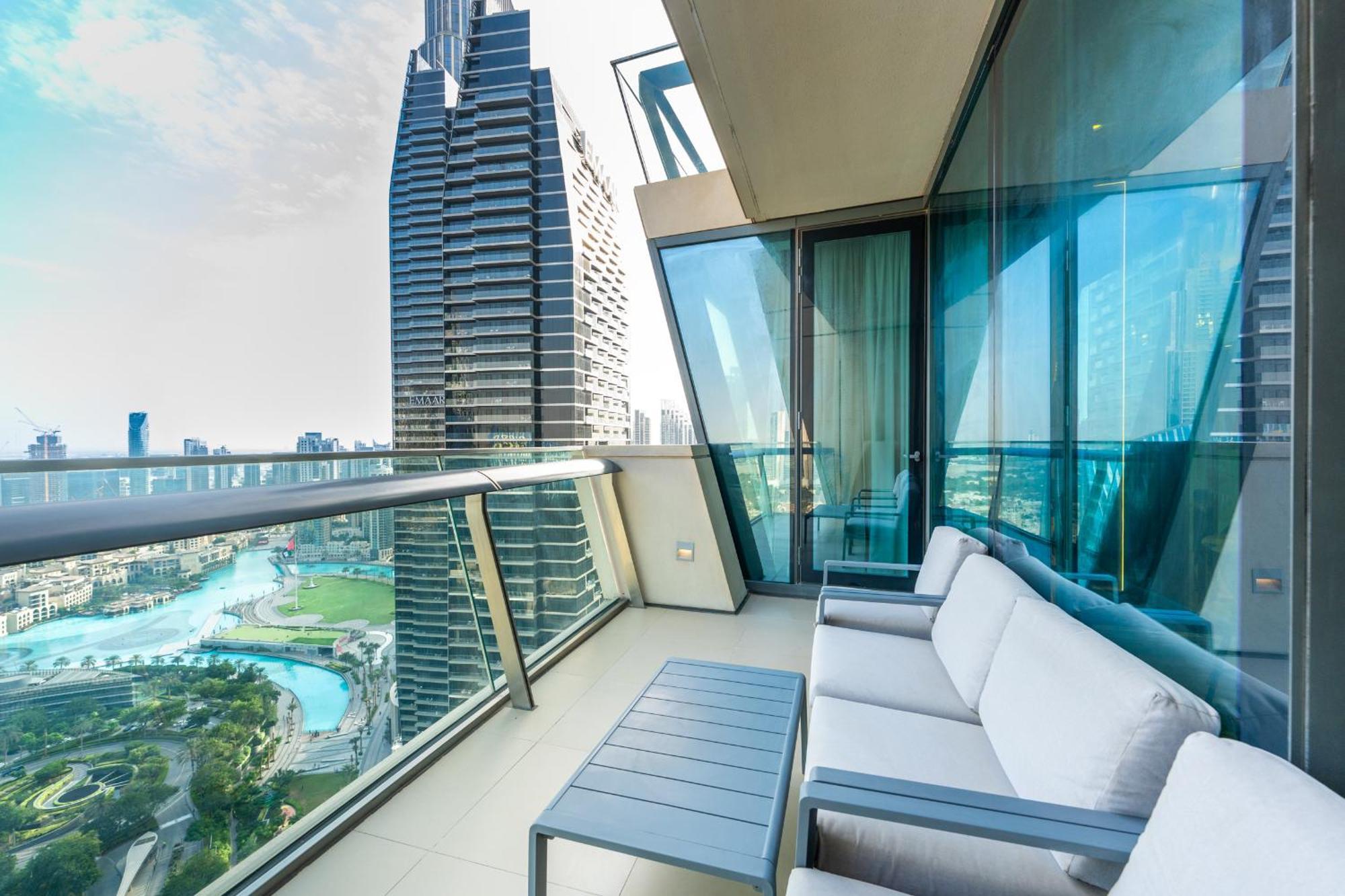 3 Bed With Full Burj Khalifa View In Burj Vista By Appartement Dubaï