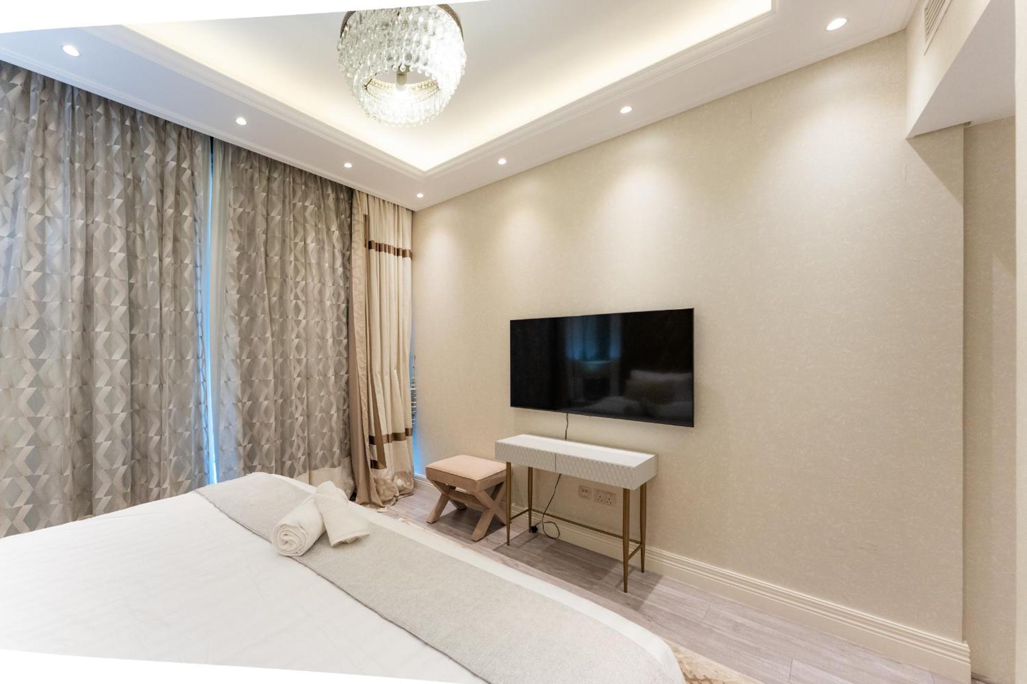 3 Bed With Full Burj Khalifa View In Burj Vista By * Dubaï