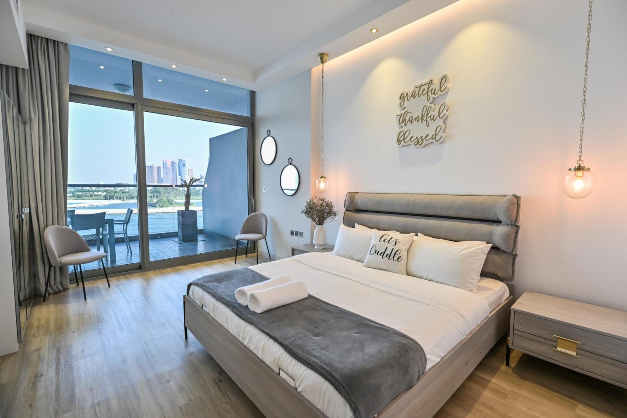 Azure Residences A Beachfront Getaway On Palm Jumeirah Apartamento Dubai