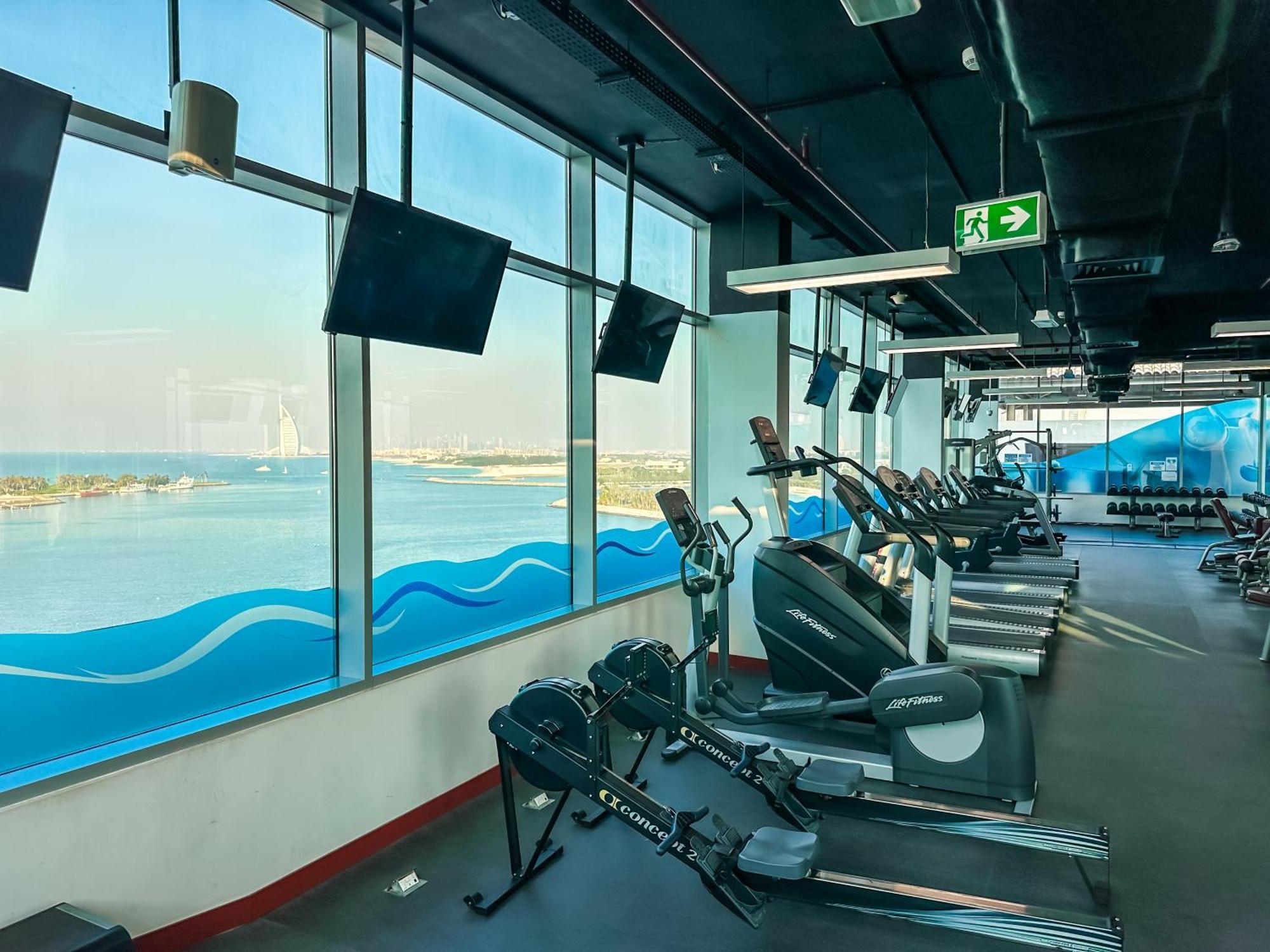 Azure Residences A Beachfront Getaway On Palm Jumeirah Apartamento Dubai