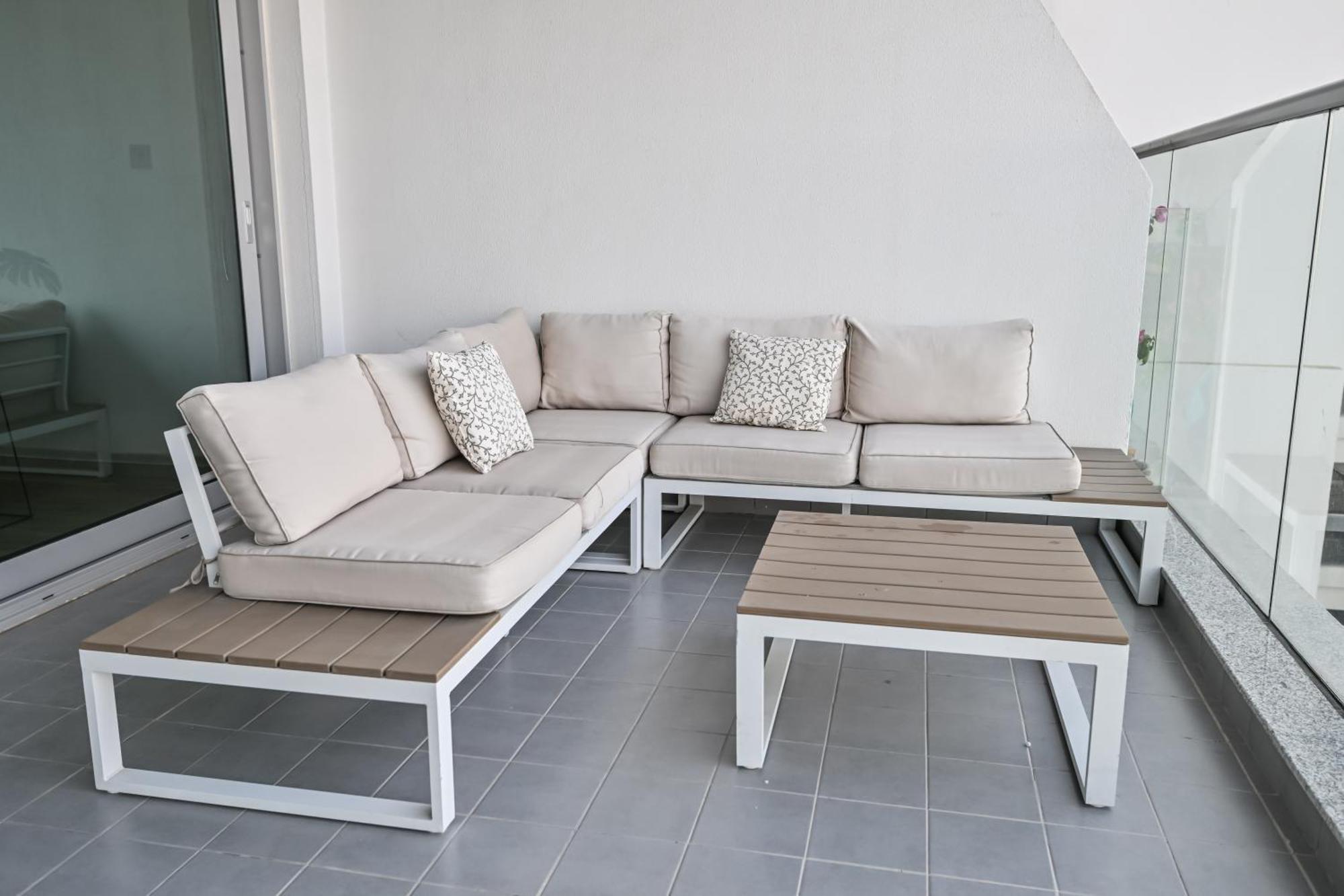 Azure Residences A Beachfront Getaway On Palm Jumeirah Dubai