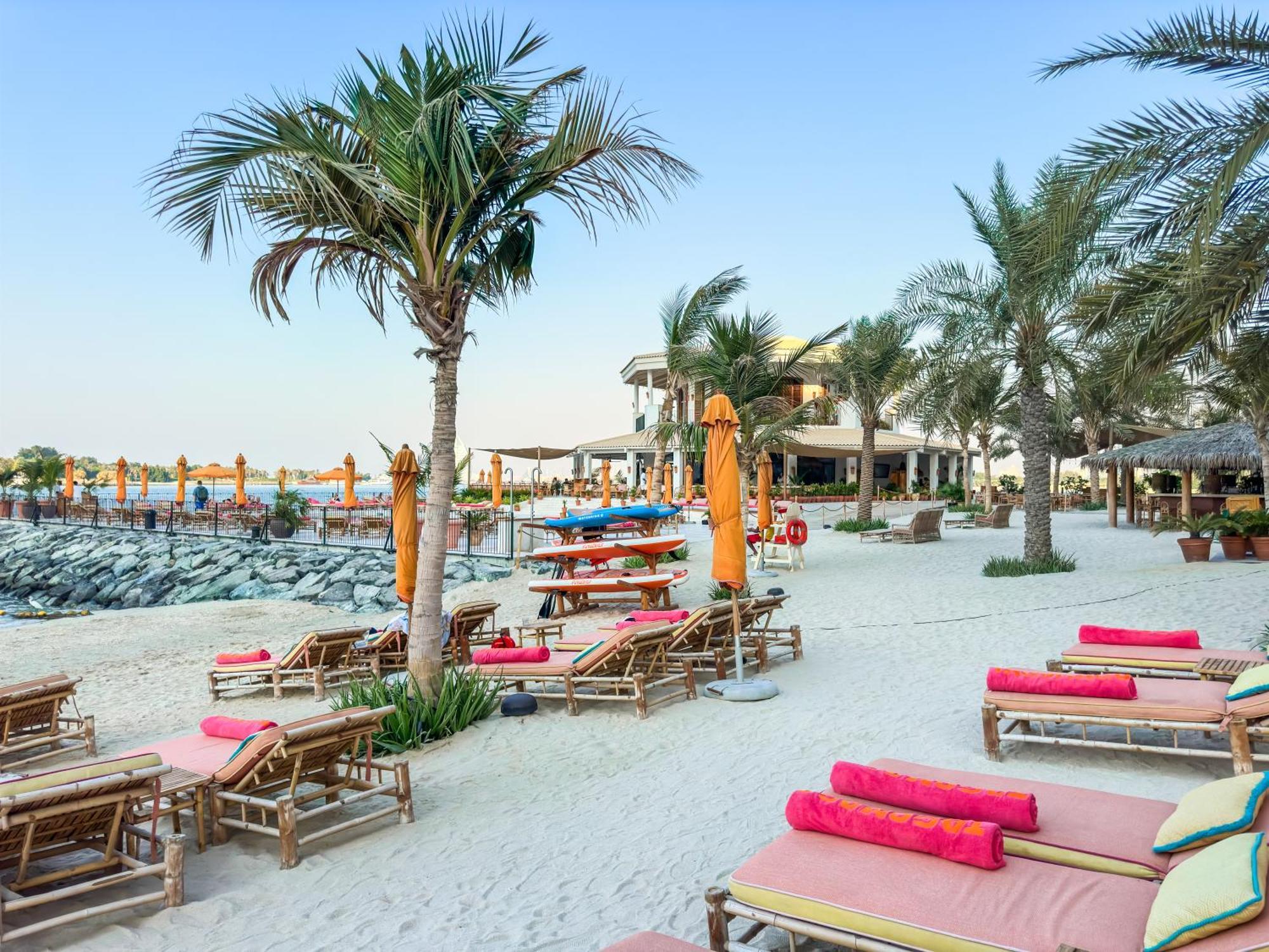 Azure Residences A Beachfront Getaway On Palm Jumeirah Apartamento Dubai