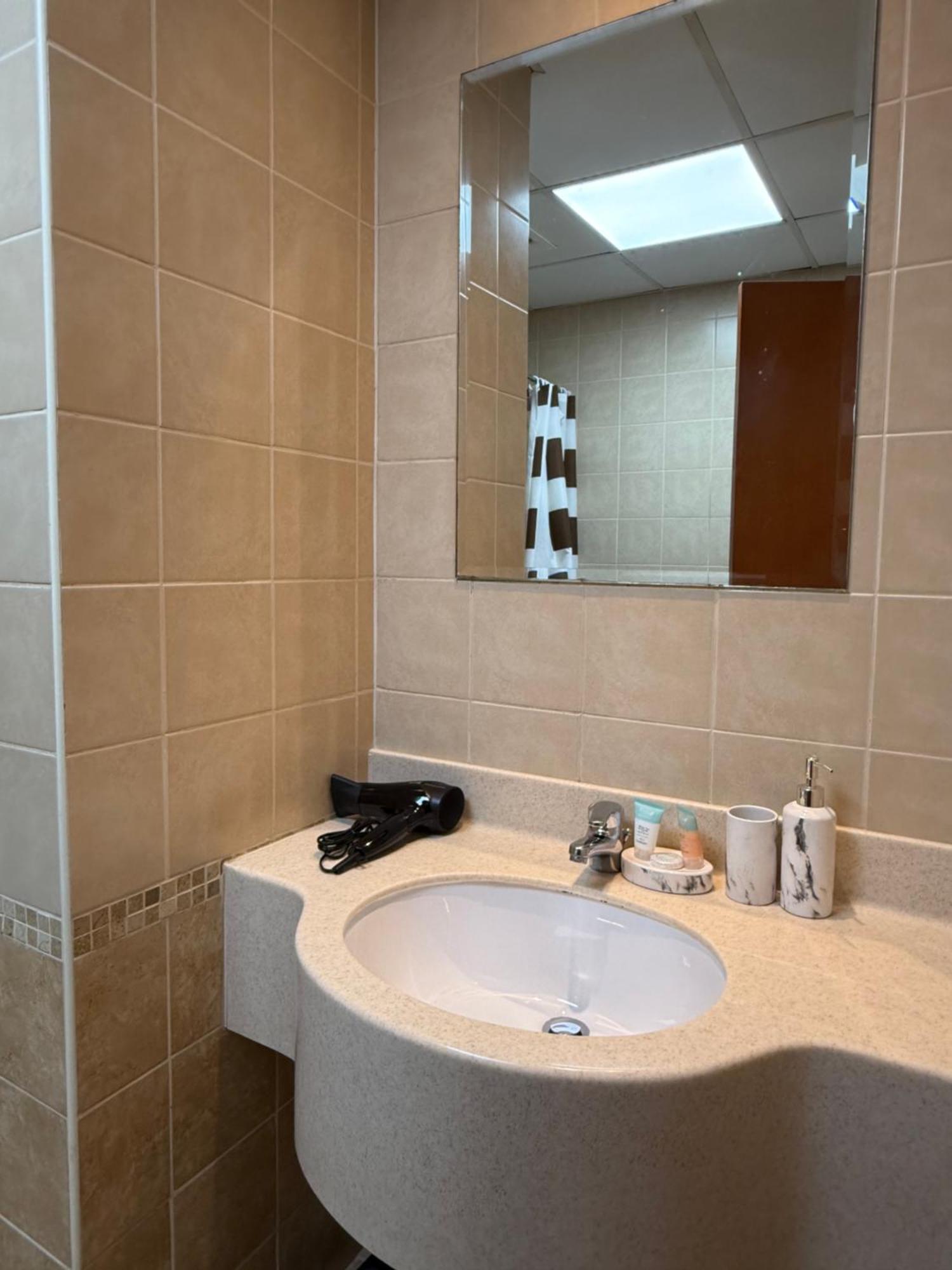Stunning Marina-view 1 Bed Appartement *