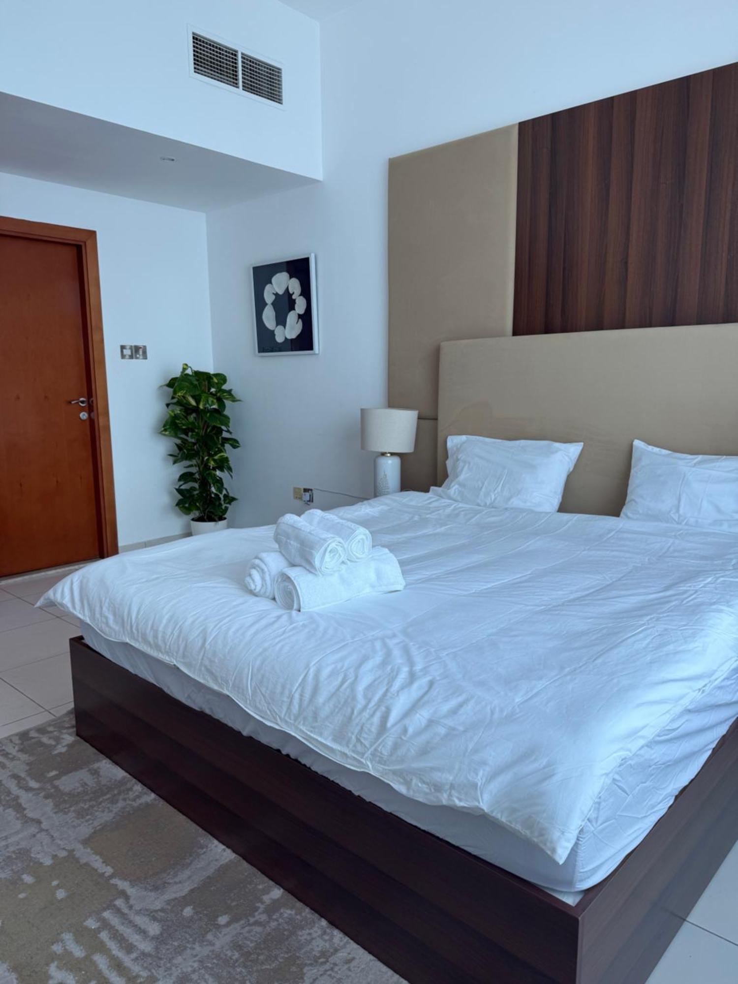 Stunning Marina-view 1 Bed Appartement *