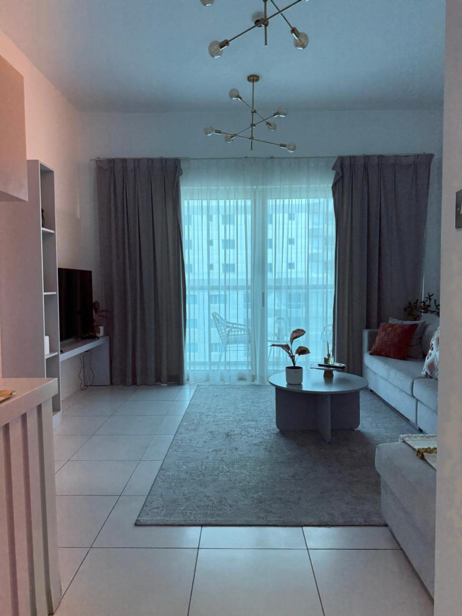 Stunning Marina-view 1 Bed Appartement *