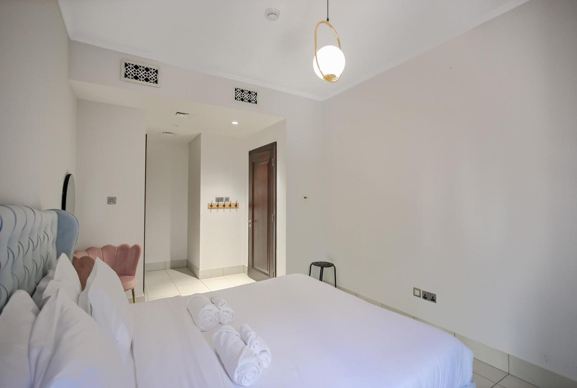 Appartement Elegant Old Town Escape With Burj Views & Near Mall *