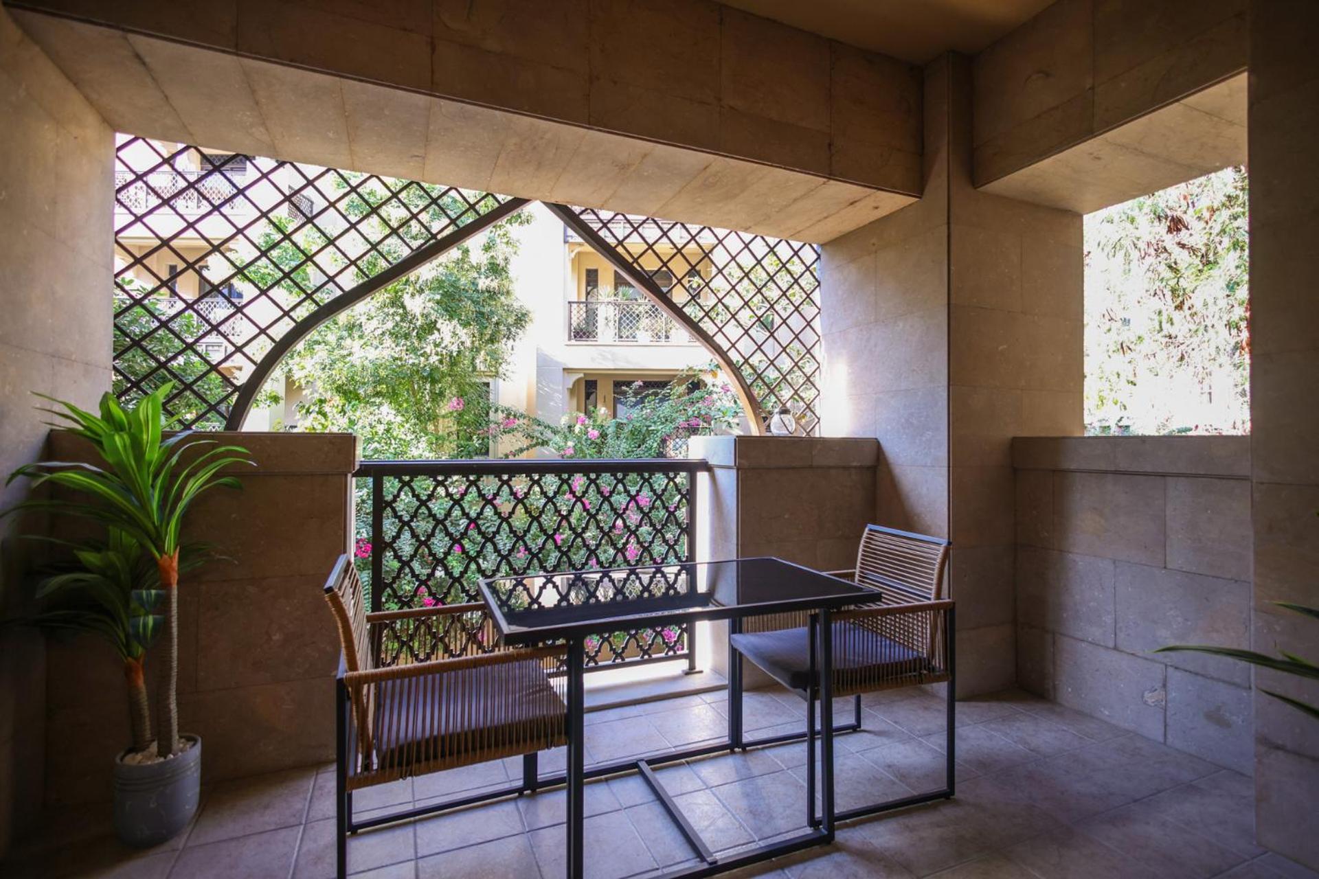 Elegant Old Town Escape With Burj Views & Near Mall