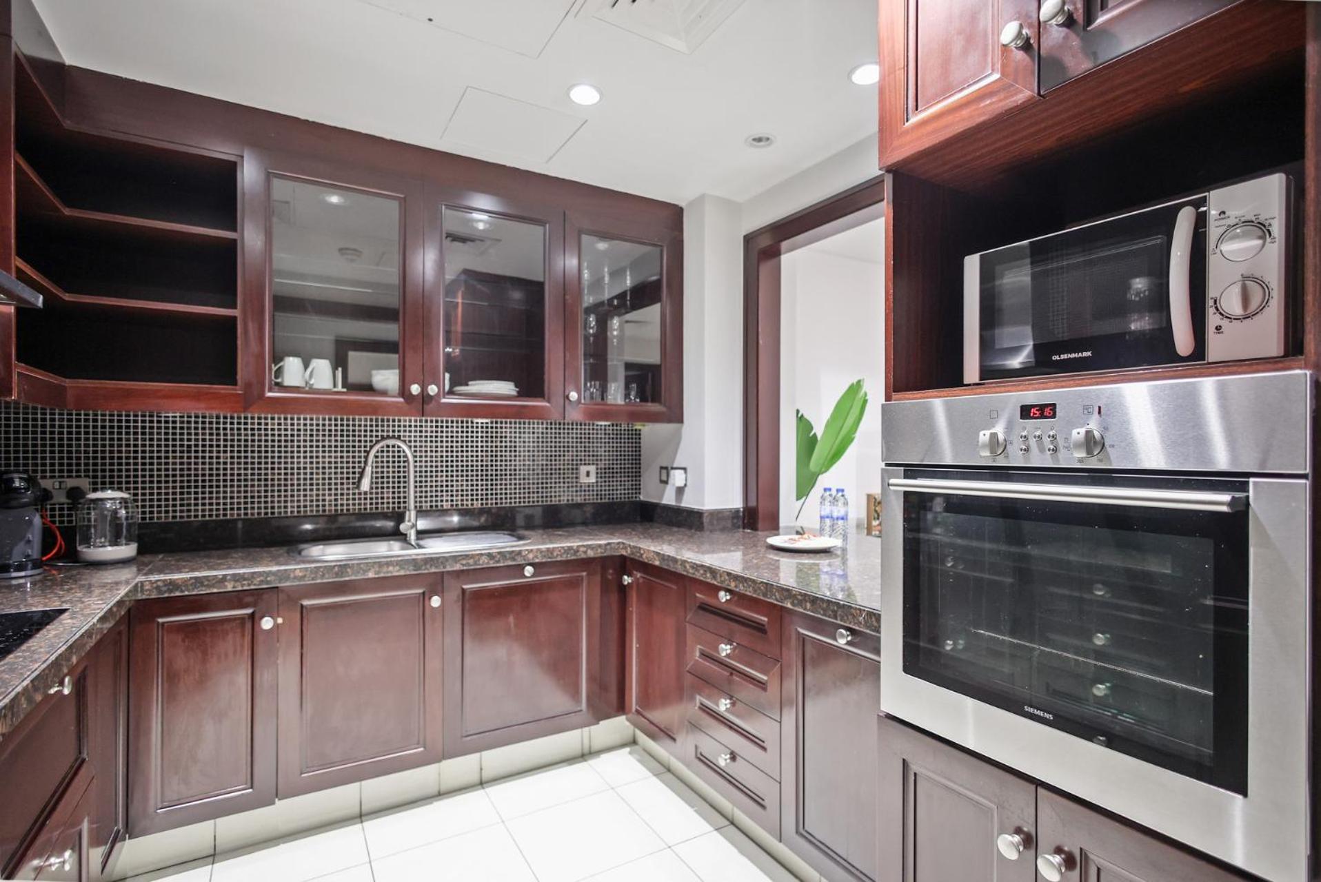 Elegant Old Town Escape With Burj Views & Near Mall Appartamento *