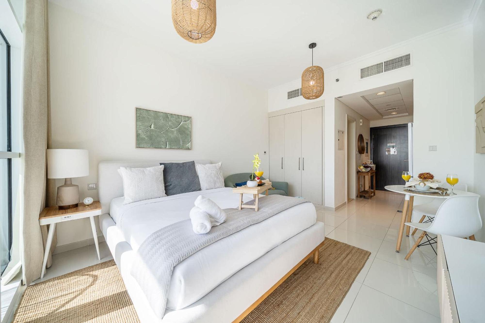 Airstay - Tranquil - Golf Course Views - Monthly Offer Available *