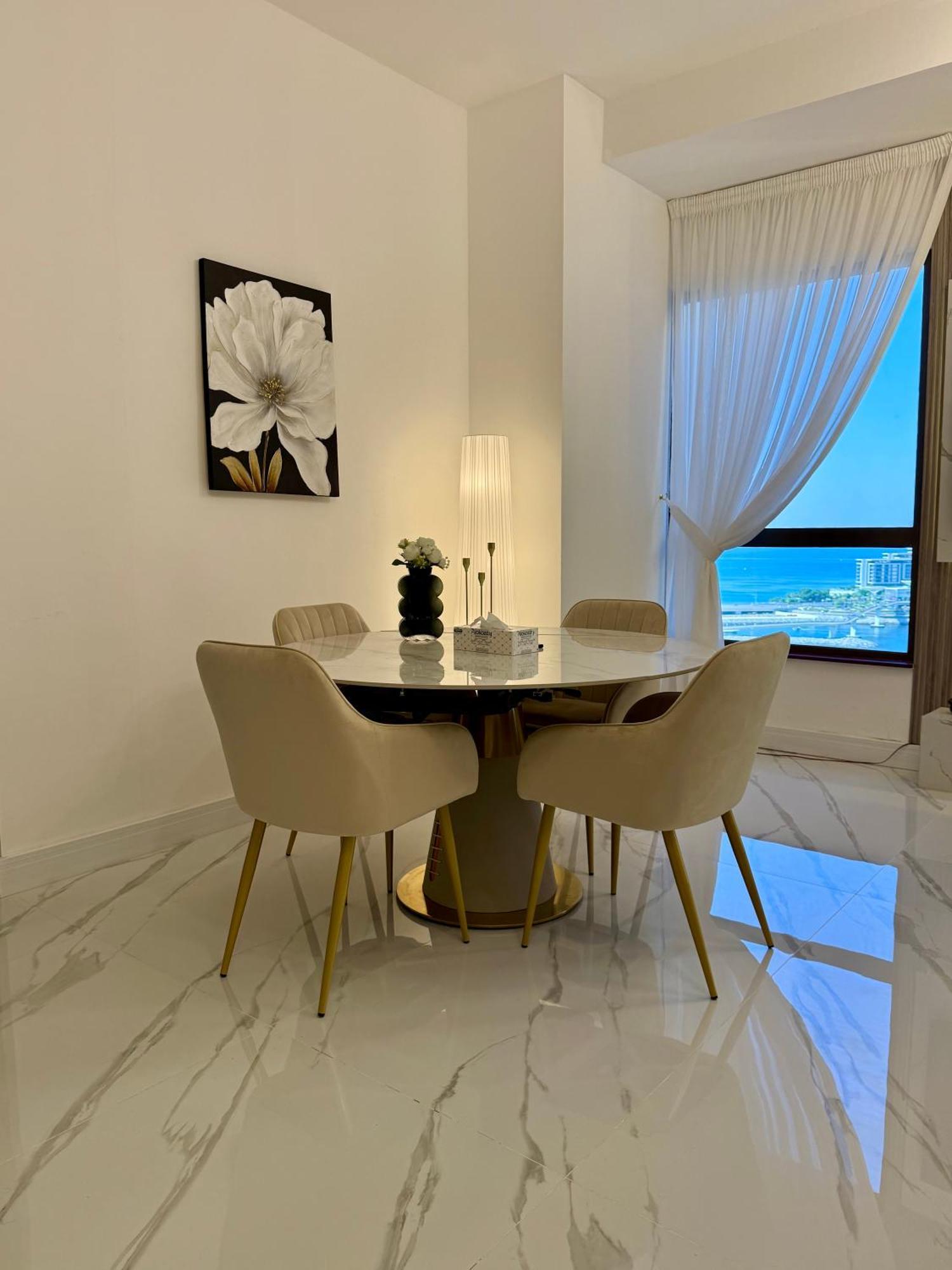 Front In Jbr Appartement