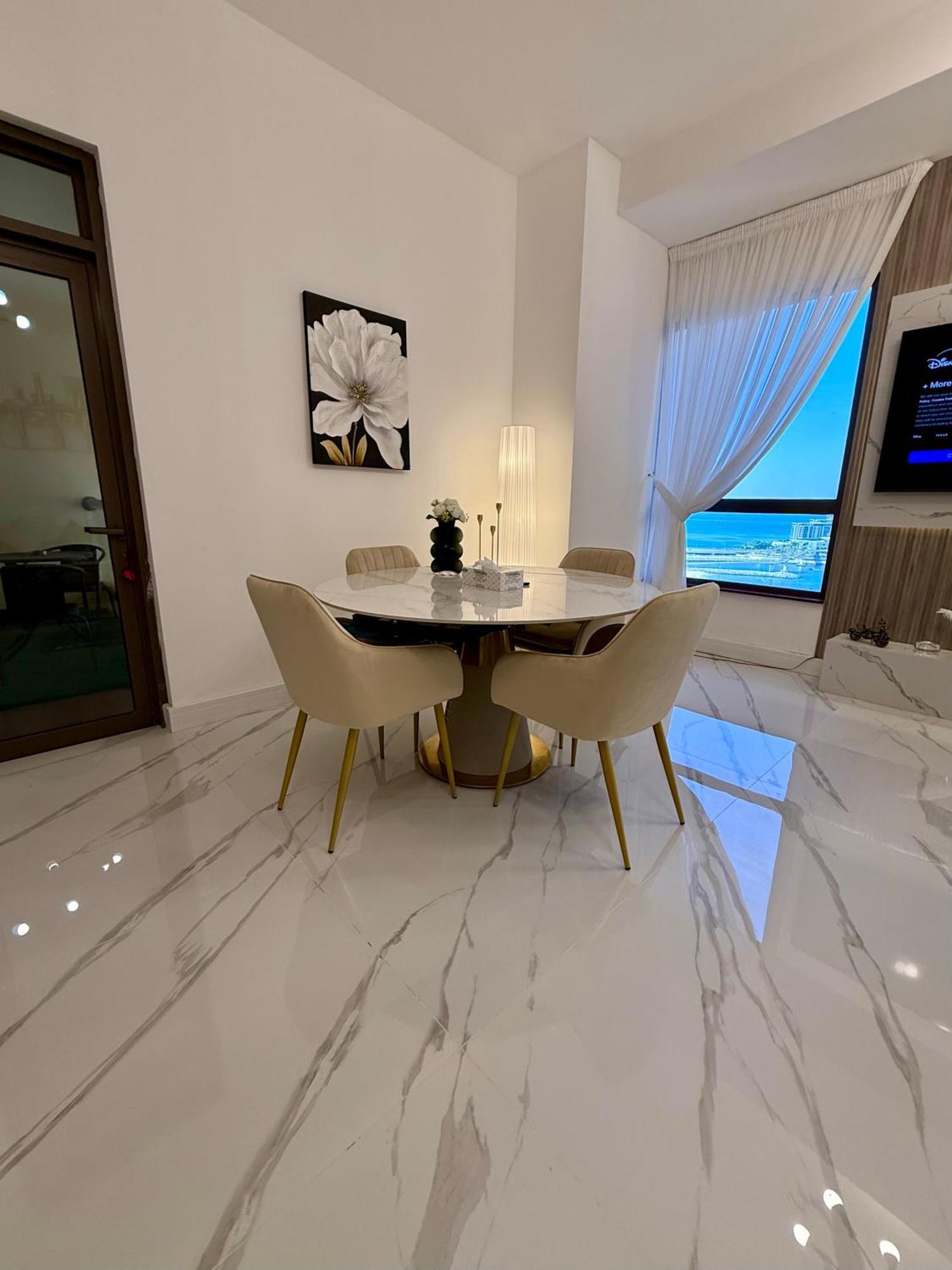 Front In Jbr Appartement *