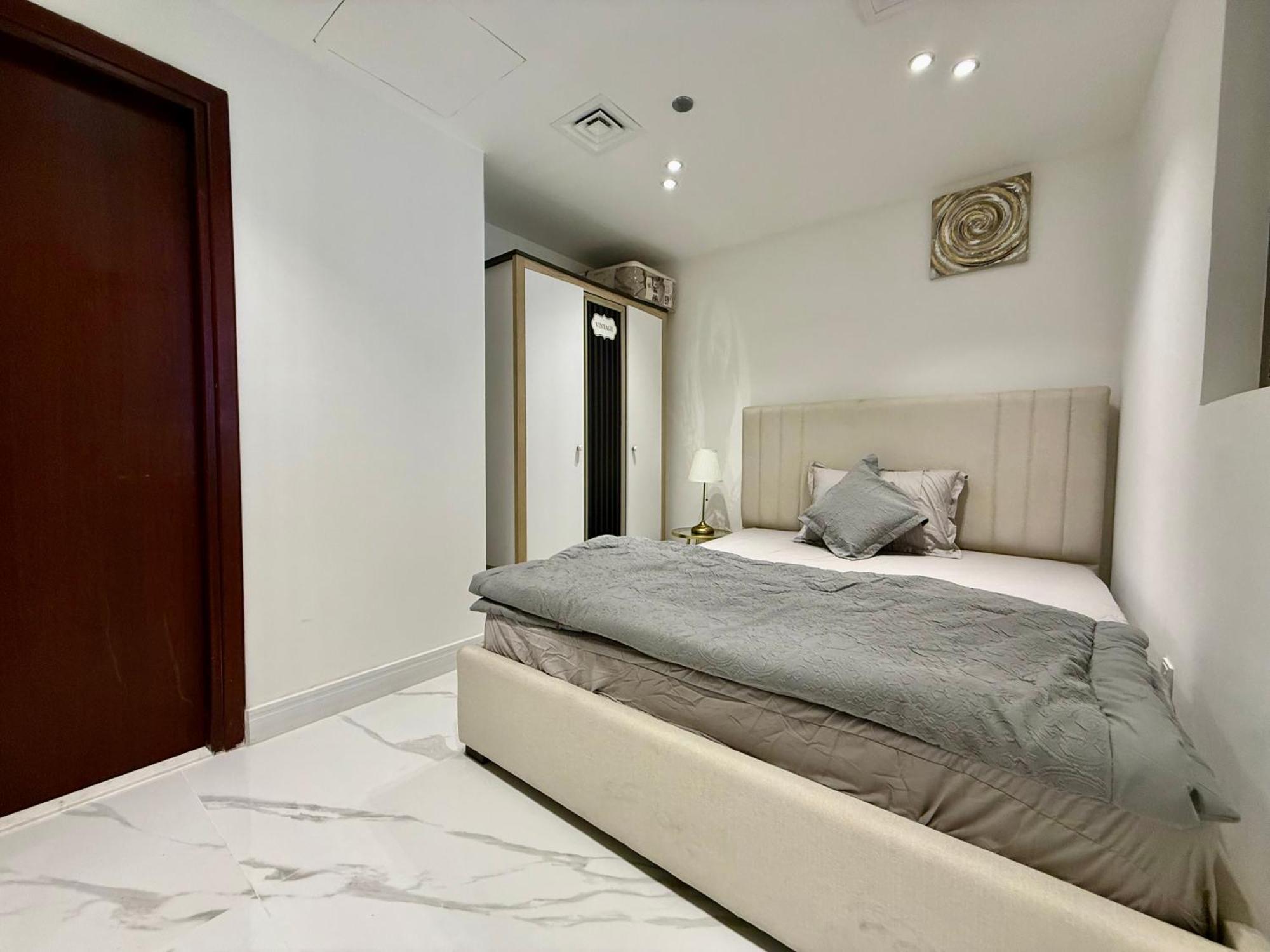 Front In Jbr Appartement