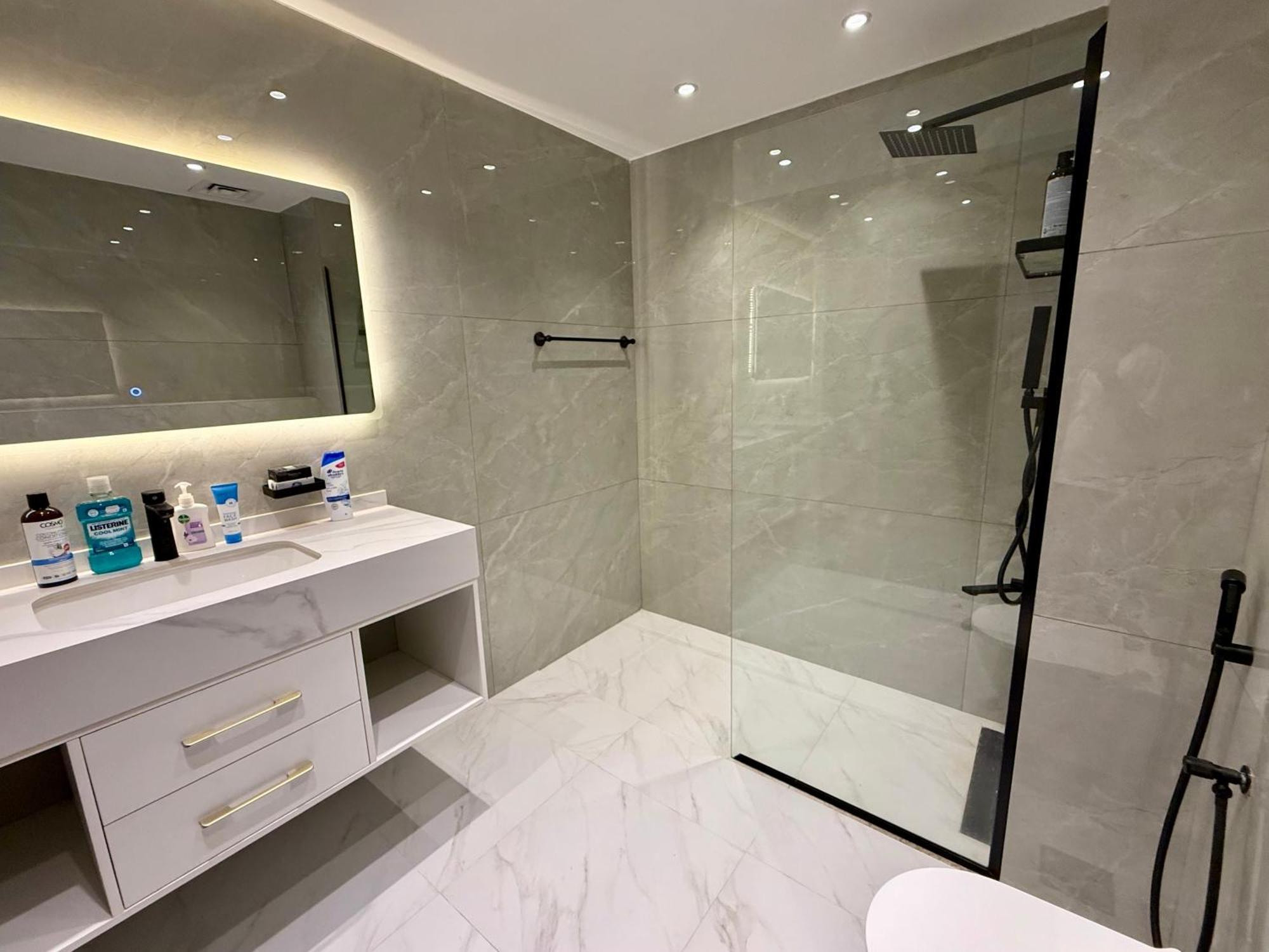 Front In Jbr Appartement