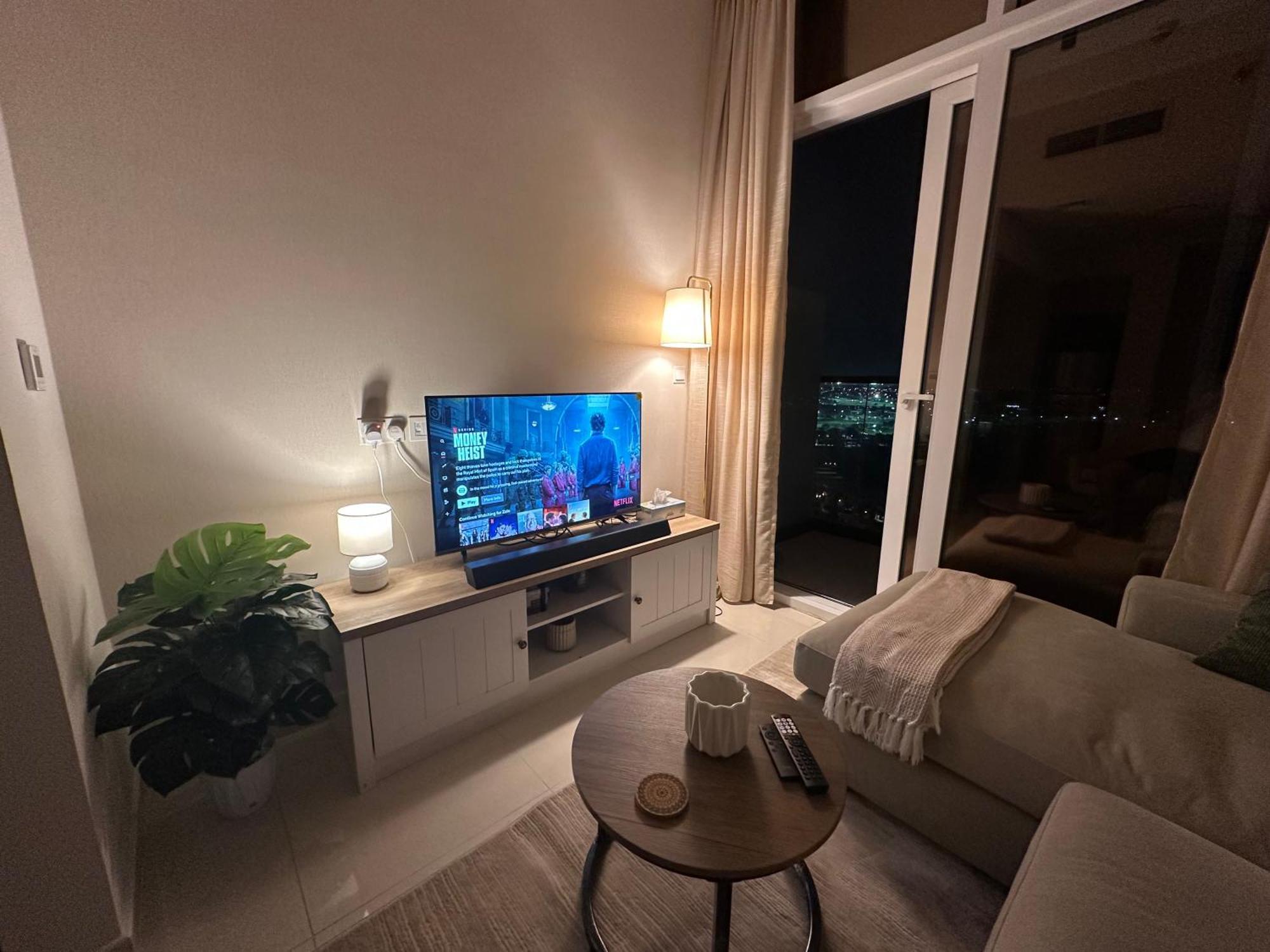 Cozy Golf & View 1br Apartment,damac Hills 1
