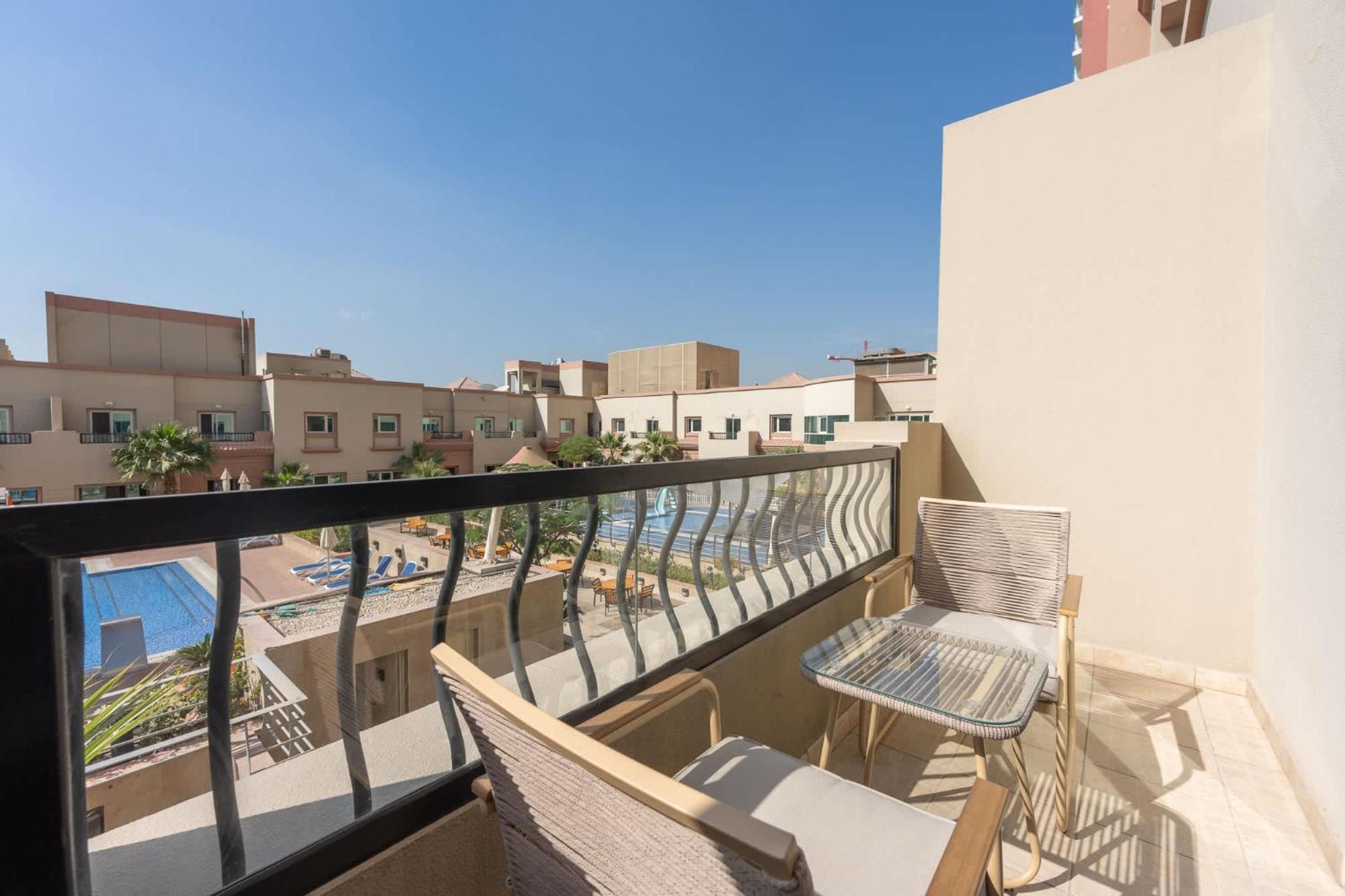 Spacious At Imperial In Jvt That Sleeps 4