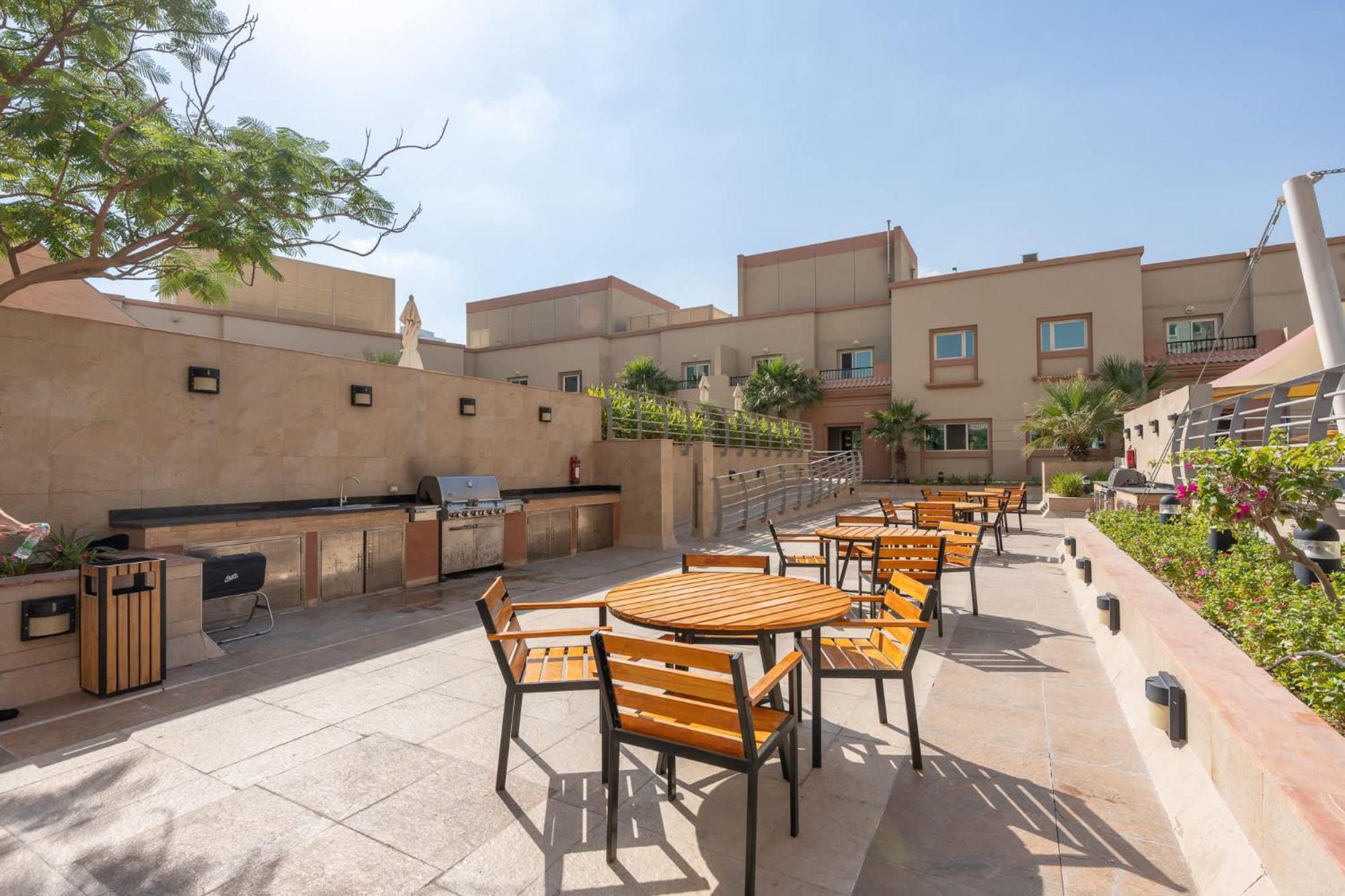 Spacious At Imperial In Jvt That Sleeps 4 * Dubaï