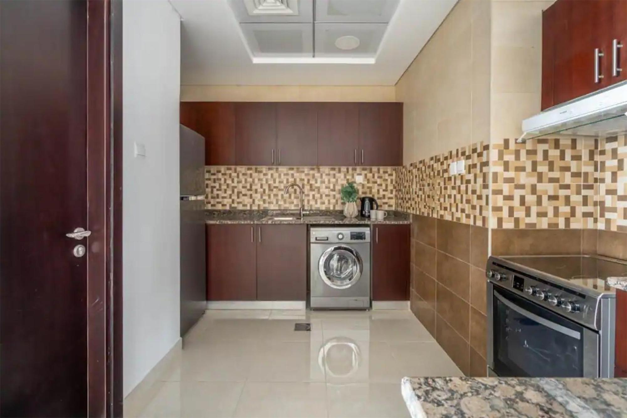 Lejlighed Magnificiant 1br In Court Tower With Canal View Dubai