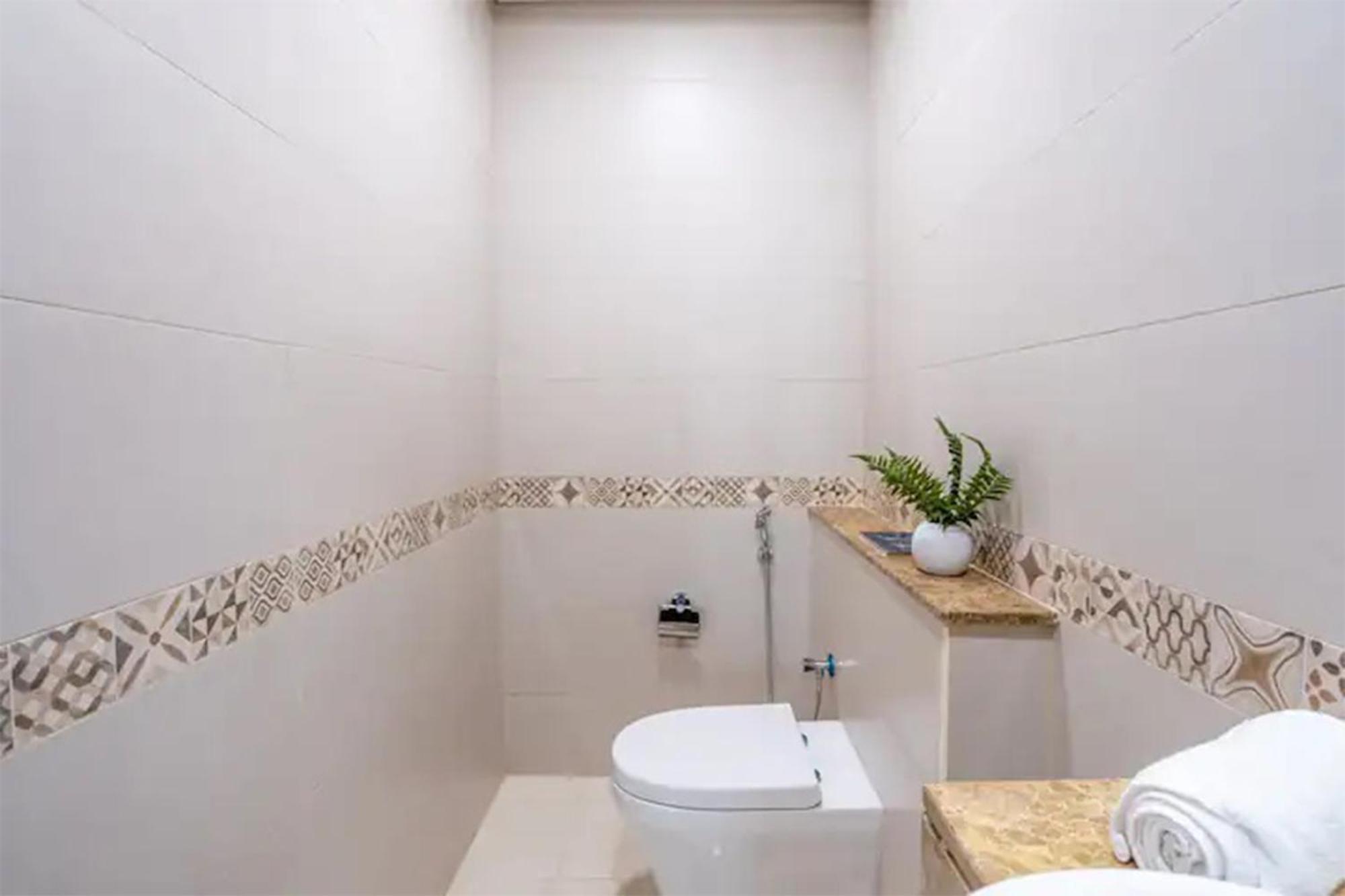 Elegant 1br With Partial Sea View In Court Tower *