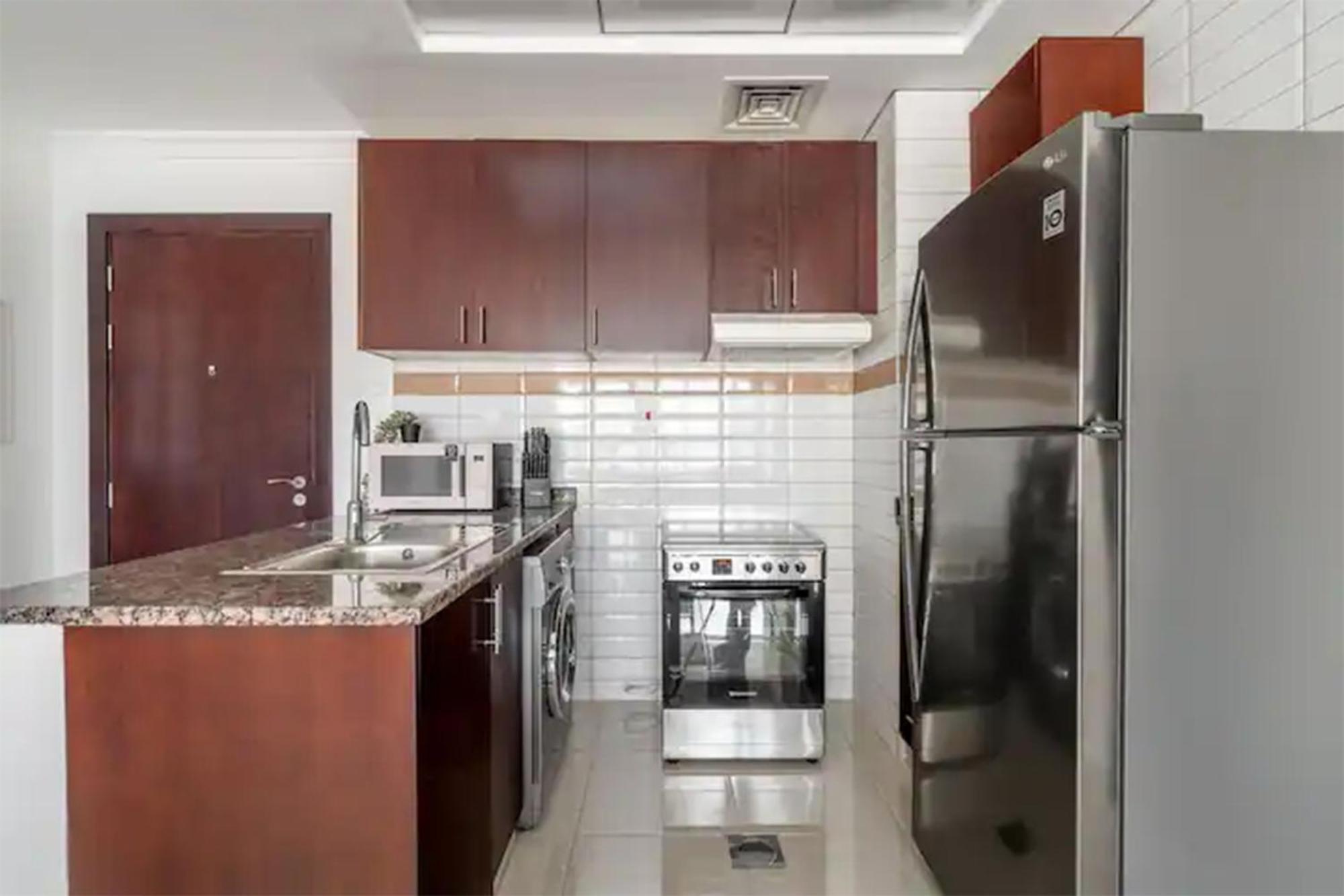 Elegant 1br With Partial Sea View In Court Tower Dubaï