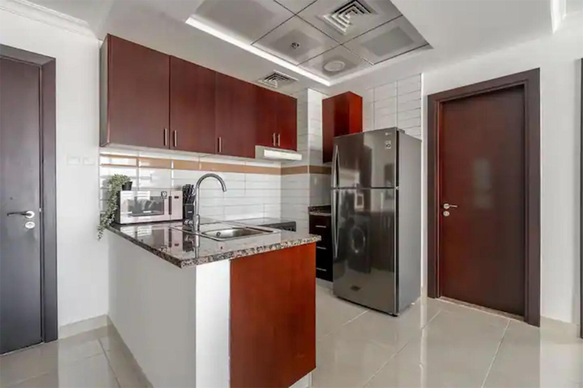 Elegant 1br With Partial Sea View In Court Tower * Dubaï