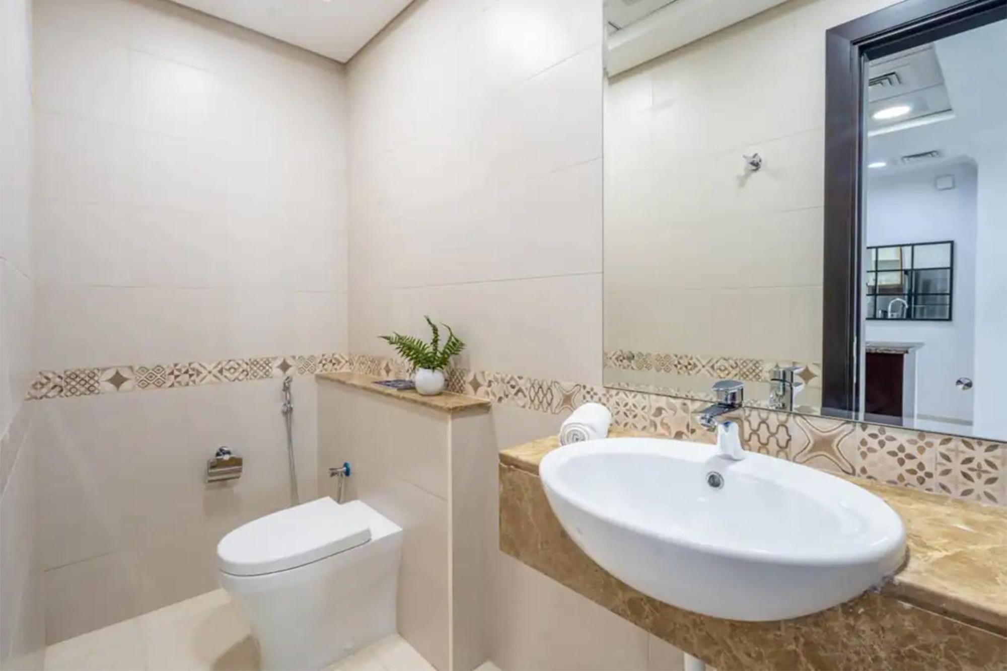 Appartement Elegant 1br With Partial Sea View In Court Tower *