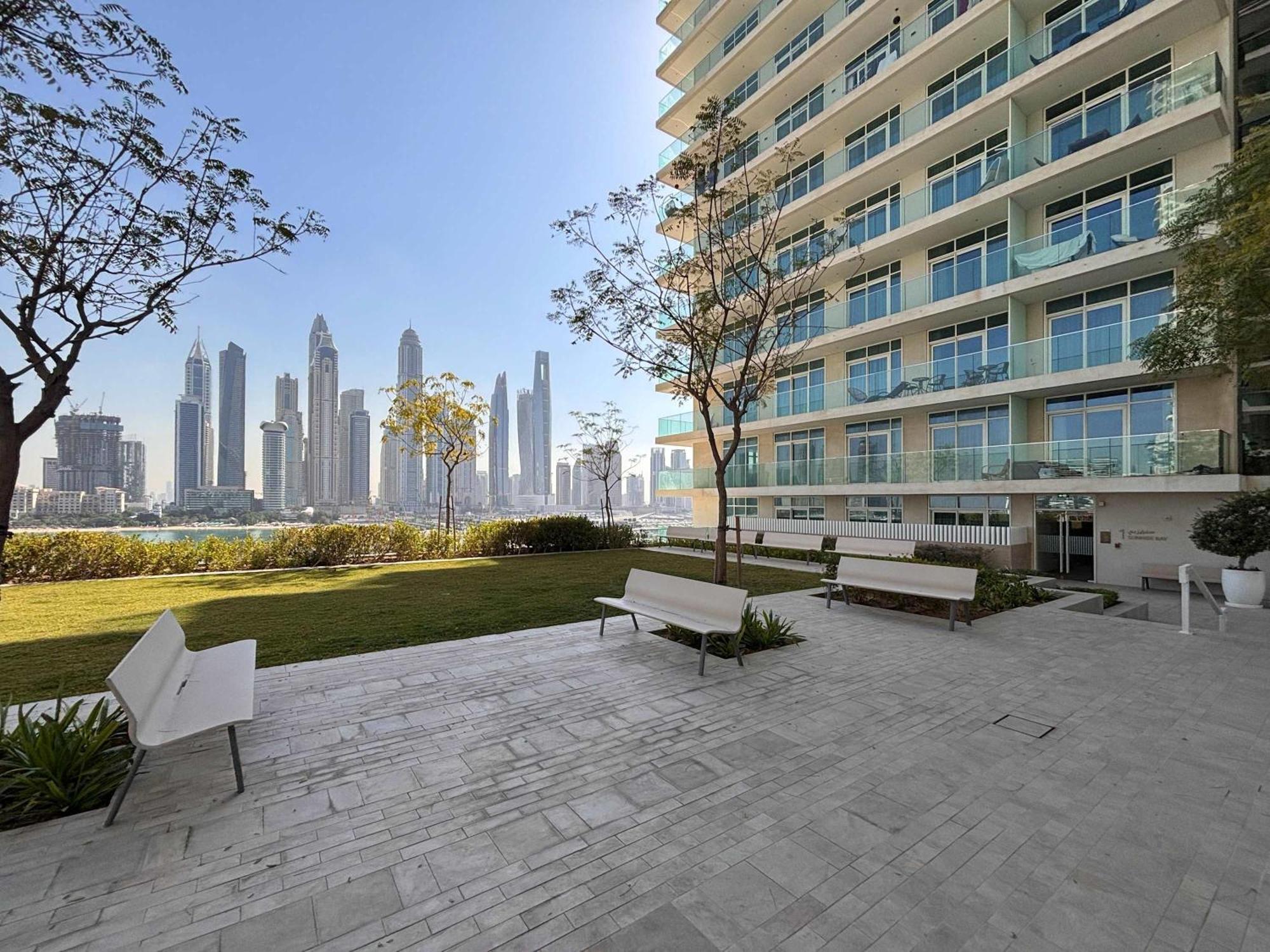 Frank Porter - Sunrise Tower Apartment *
