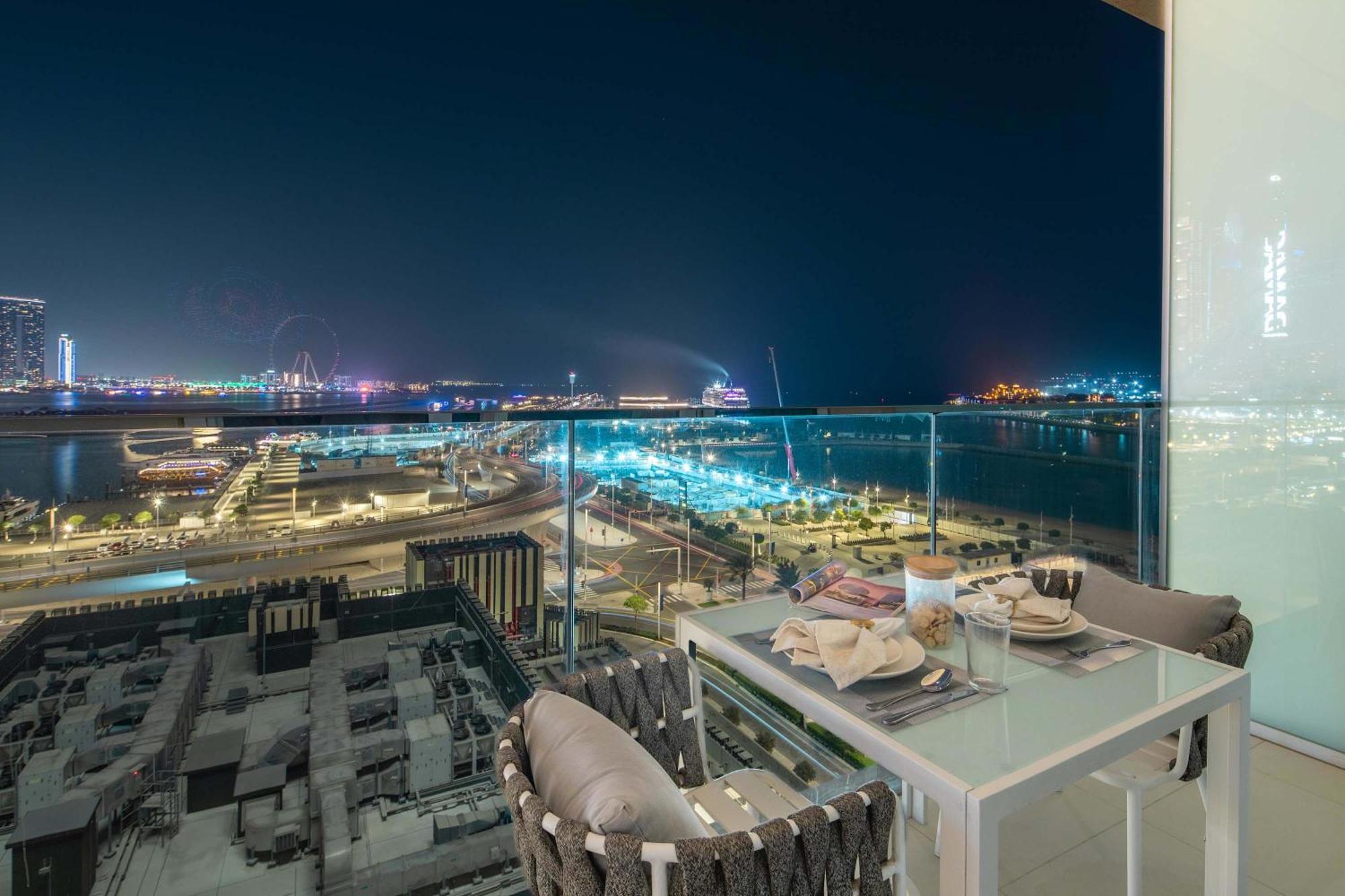 Frank Porter - Sunrise Tower * Dubai