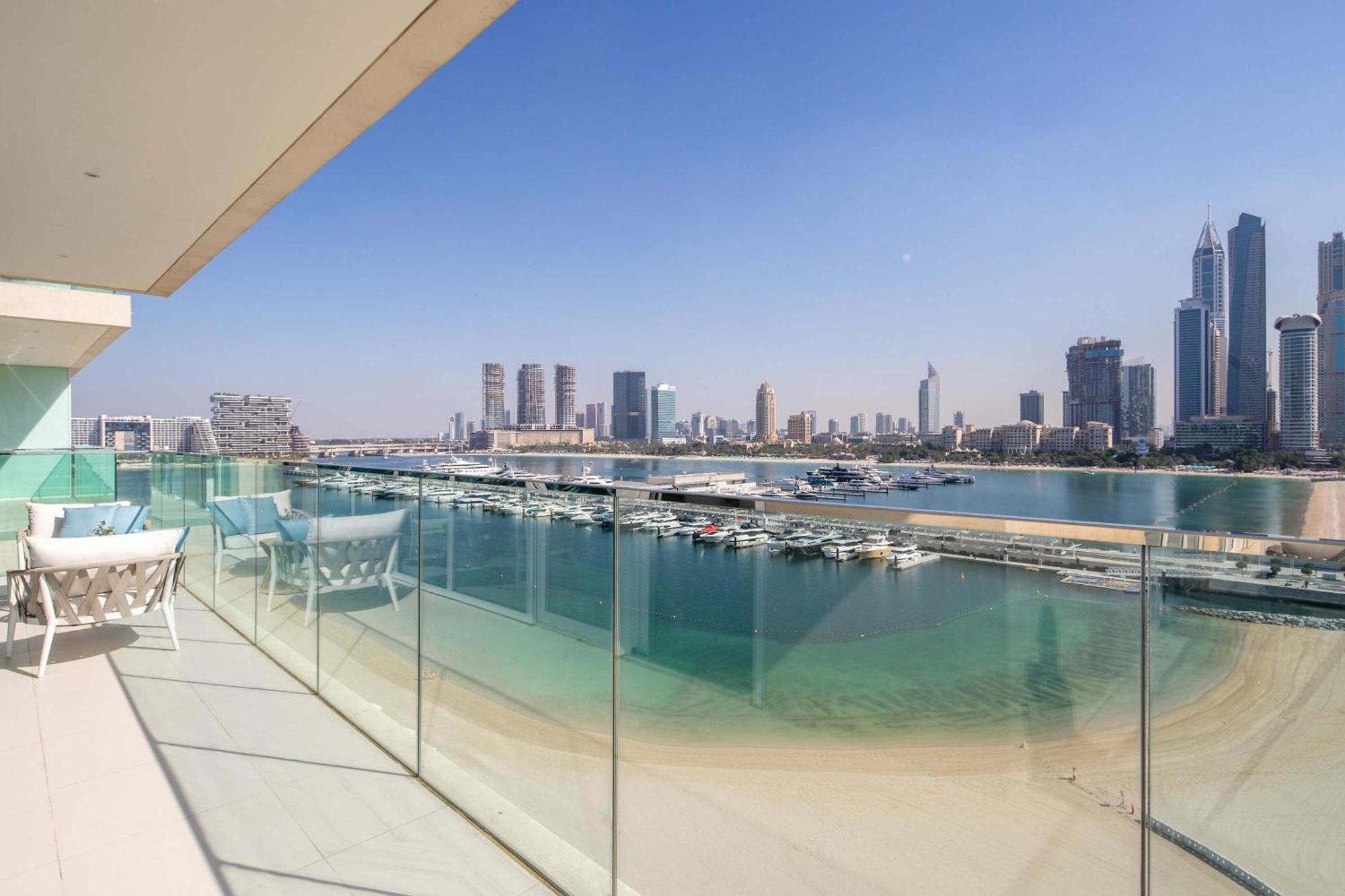 Frank Porter - Sunrise Tower Apartment Dubai