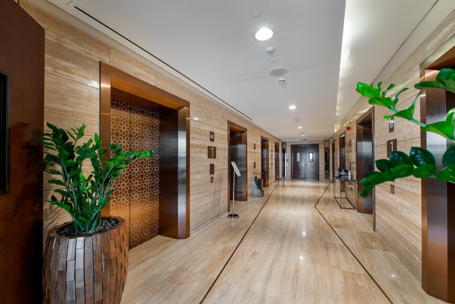 Stunning Views & Palm Marina Views & 39th Floor * Dubai