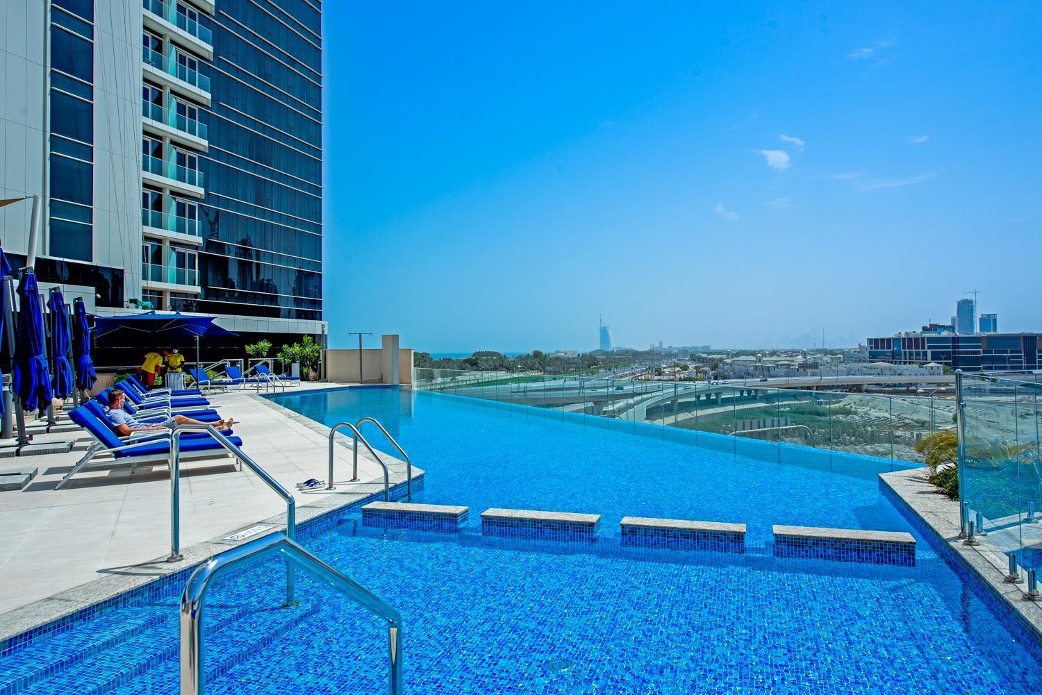 Golf Views In 30th Floor * Dubaï
