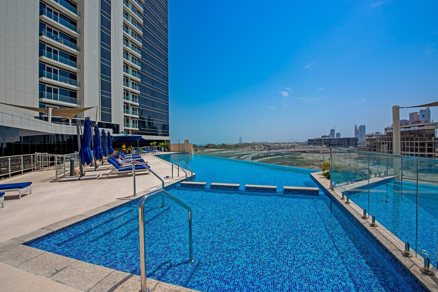 Golf Views In 30th Floor Appartement
