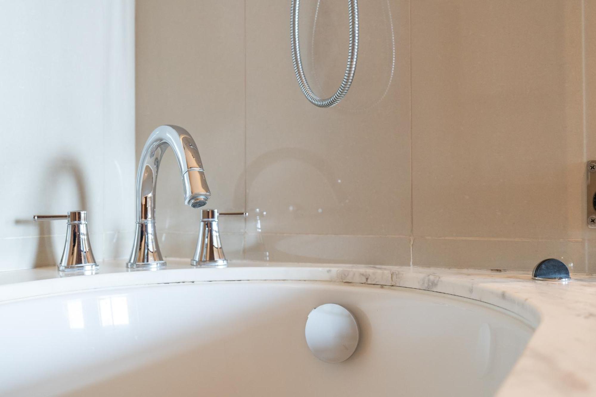 New Listing - Serviced & Amenities
