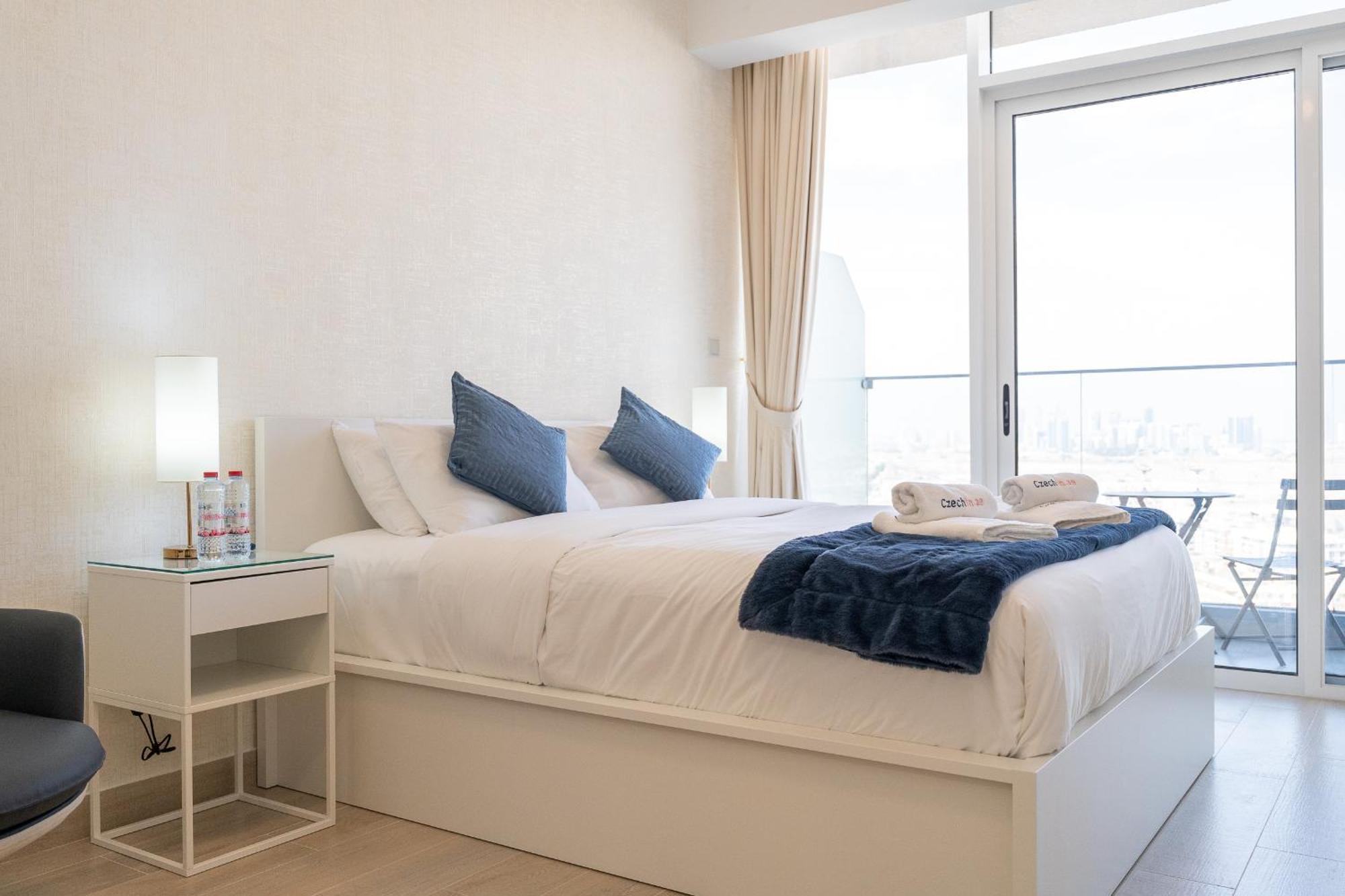 Marina & Downtown Views In Modern - Jvc Dubai
