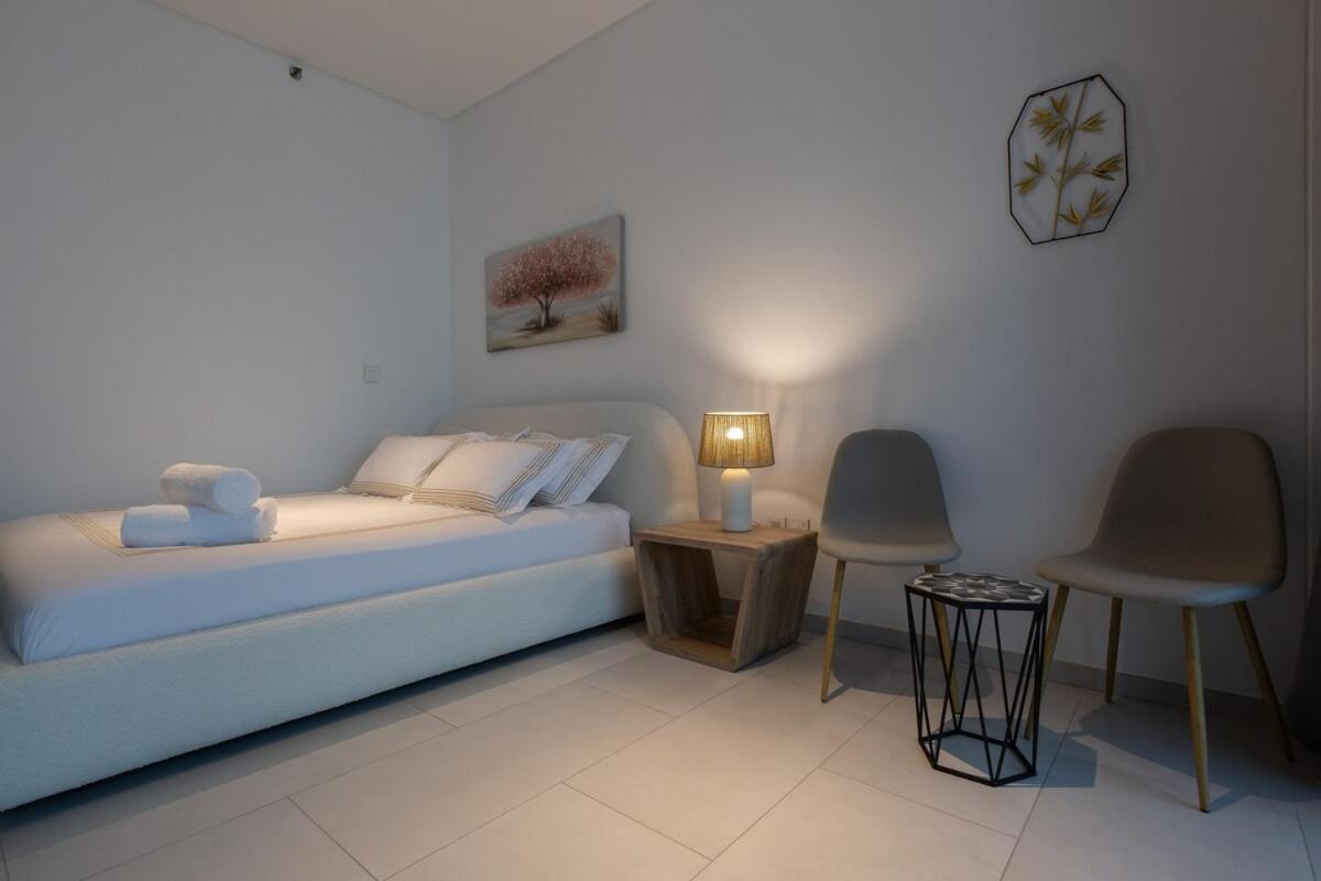 Burj & Beyond - Luxury With Burj Khalifa View Apartment *