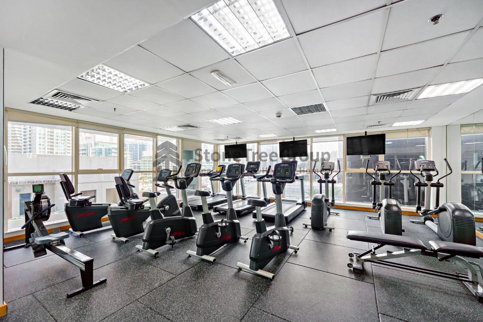 Spacious 1br At Marina Quays North Appartement *