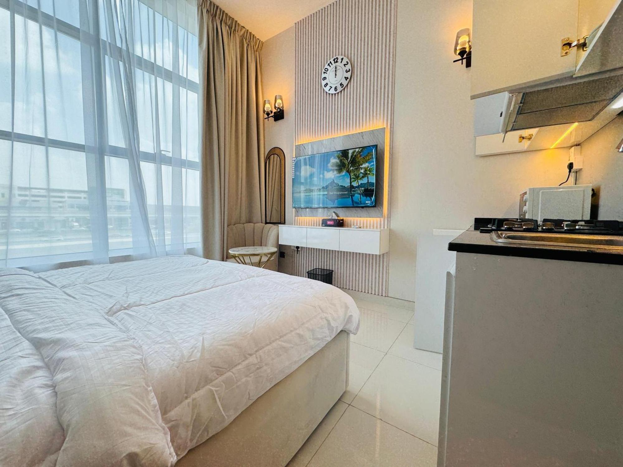 Manara Royal Executive S216 * Dubai