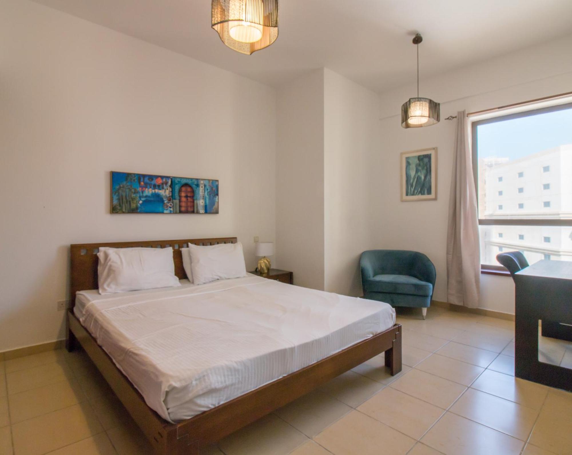 Spacious 4 Bedroom In Jbr, 5-min Walk To The Beach, Marina Views Dubái
