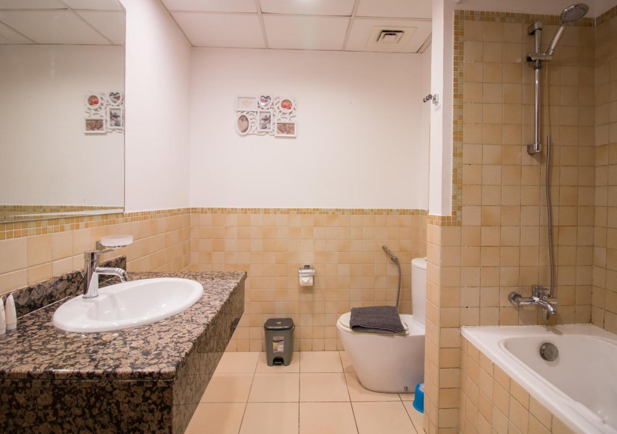 Spacious 4 Bedroom In Jbr, 5-min Walk To The Beach, Marina Views * Dubái