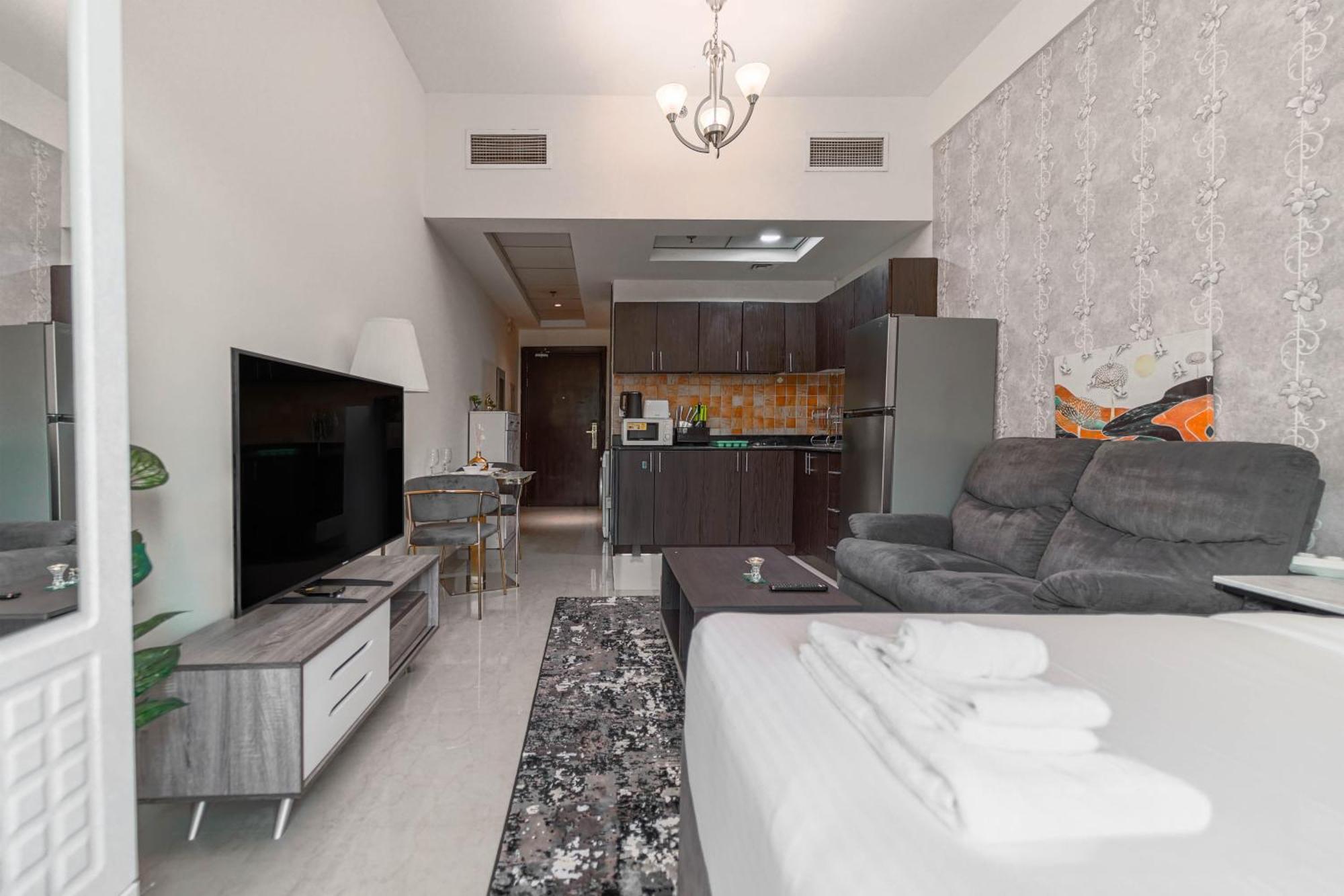 Posh In Jvc, Hanover 10, Deleguest Appartement *