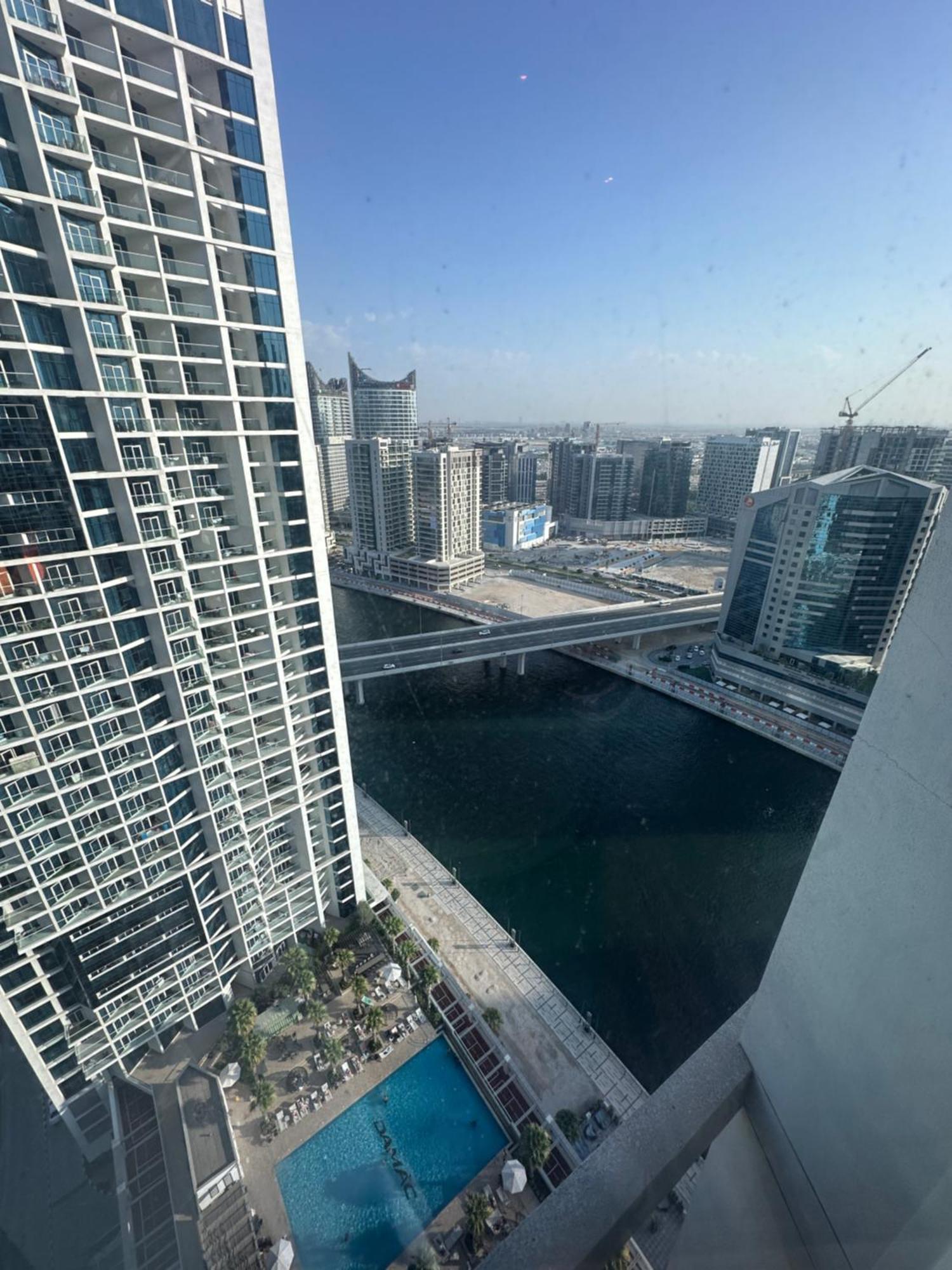 Business Bay Modern With A Pool View At Damac Maison Prive * Dubaï