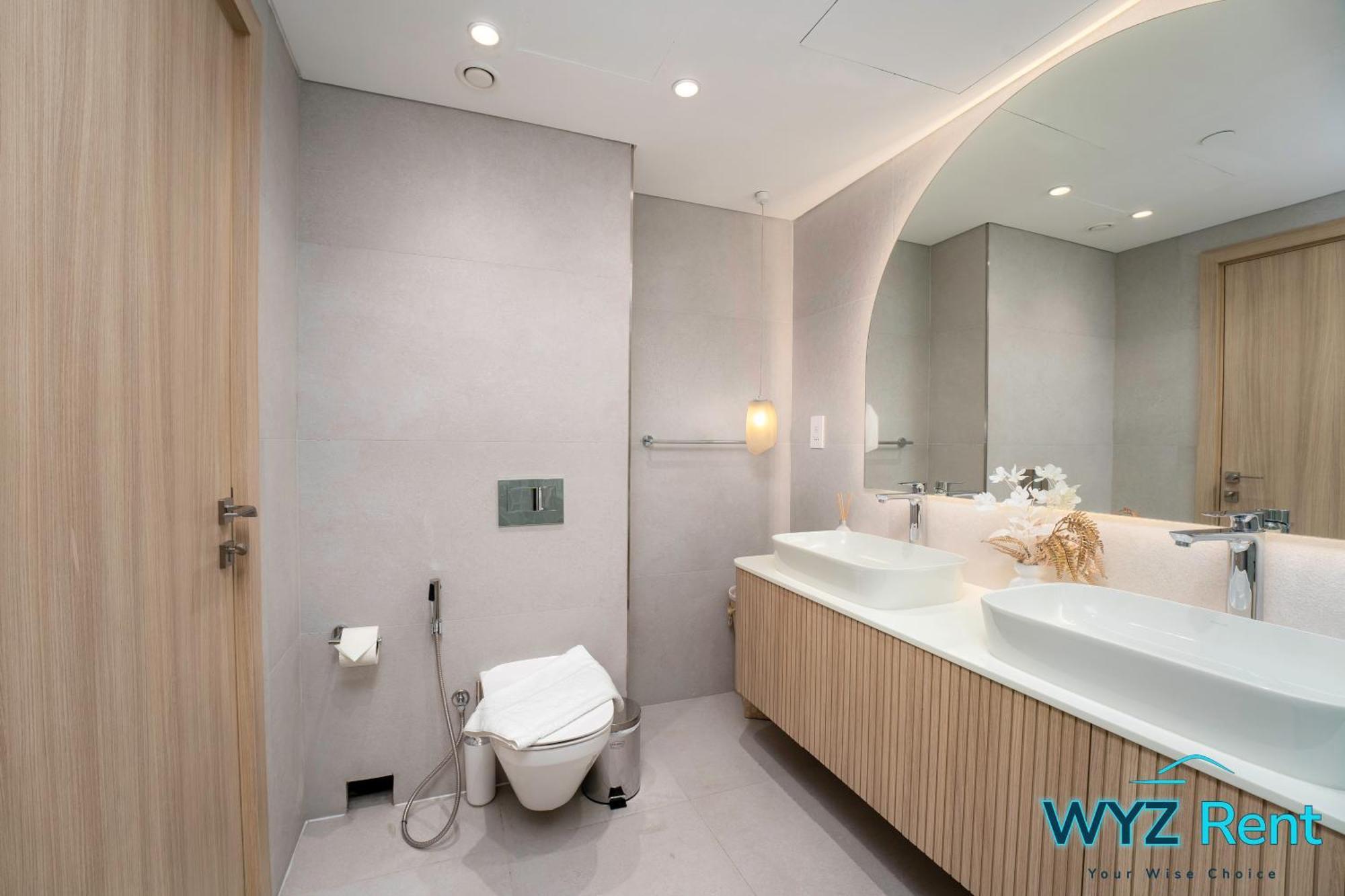 Stunning 2 Bedroom In The Heart Of Downtown, 360 Views