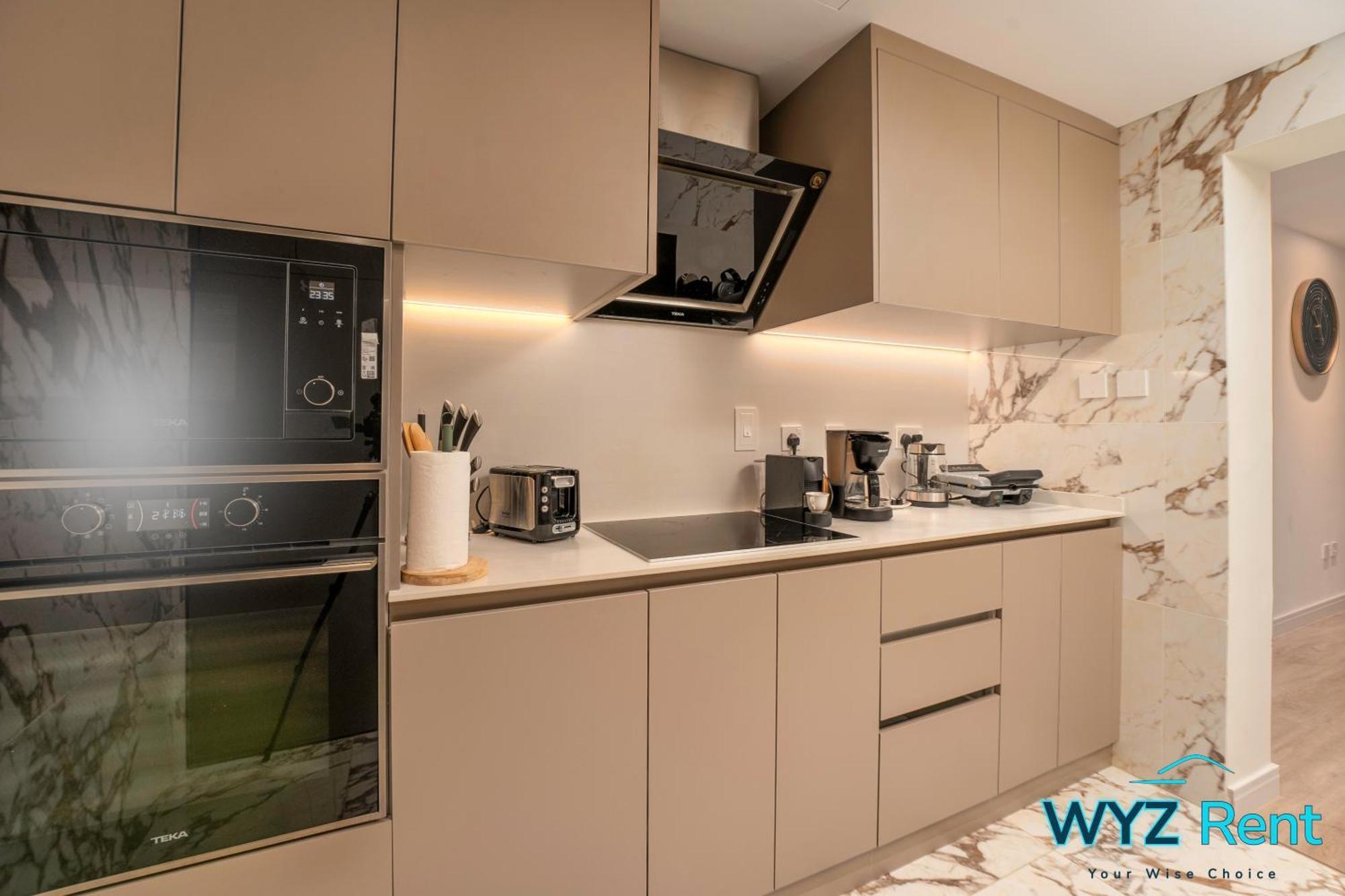 Stunning 2 Bedroom In The Heart Of Downtown, 360 Views Appartement