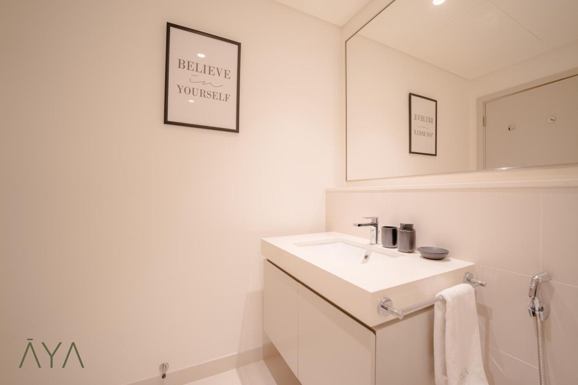 Luxurious 2-br At Sunrise Bay, Emaar Beachfront Dubaï
